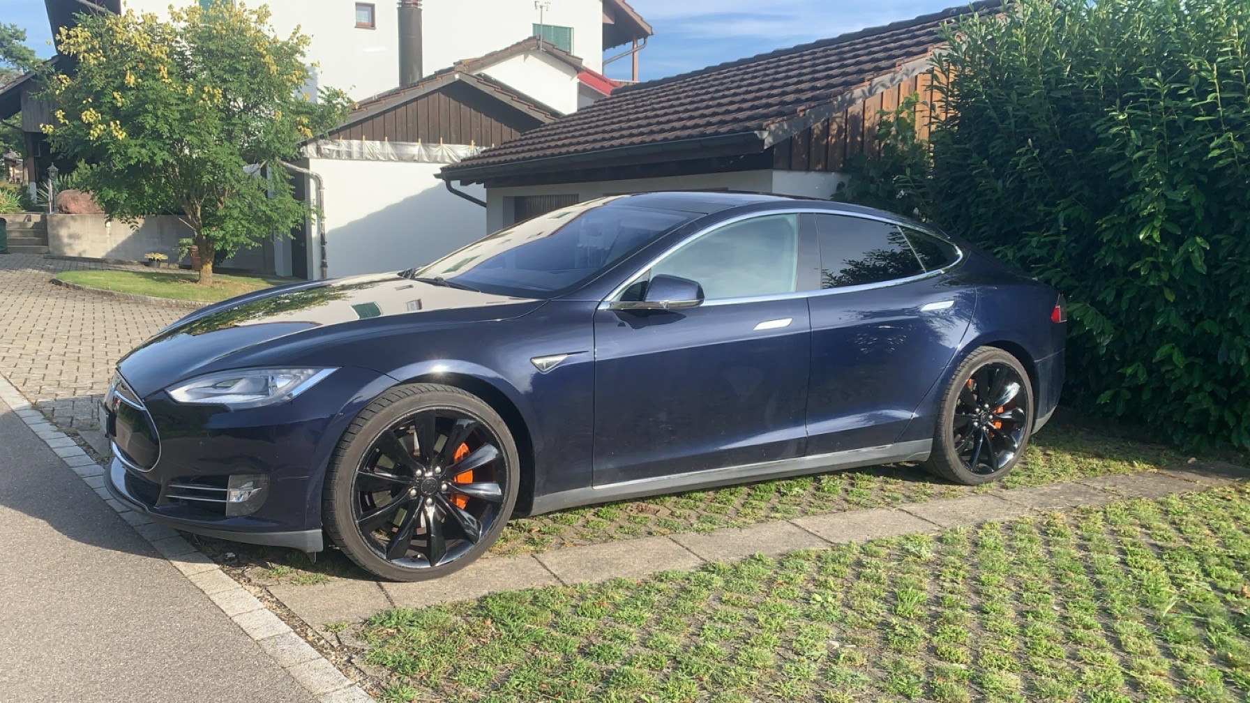 TESLA Model S 85 Performance