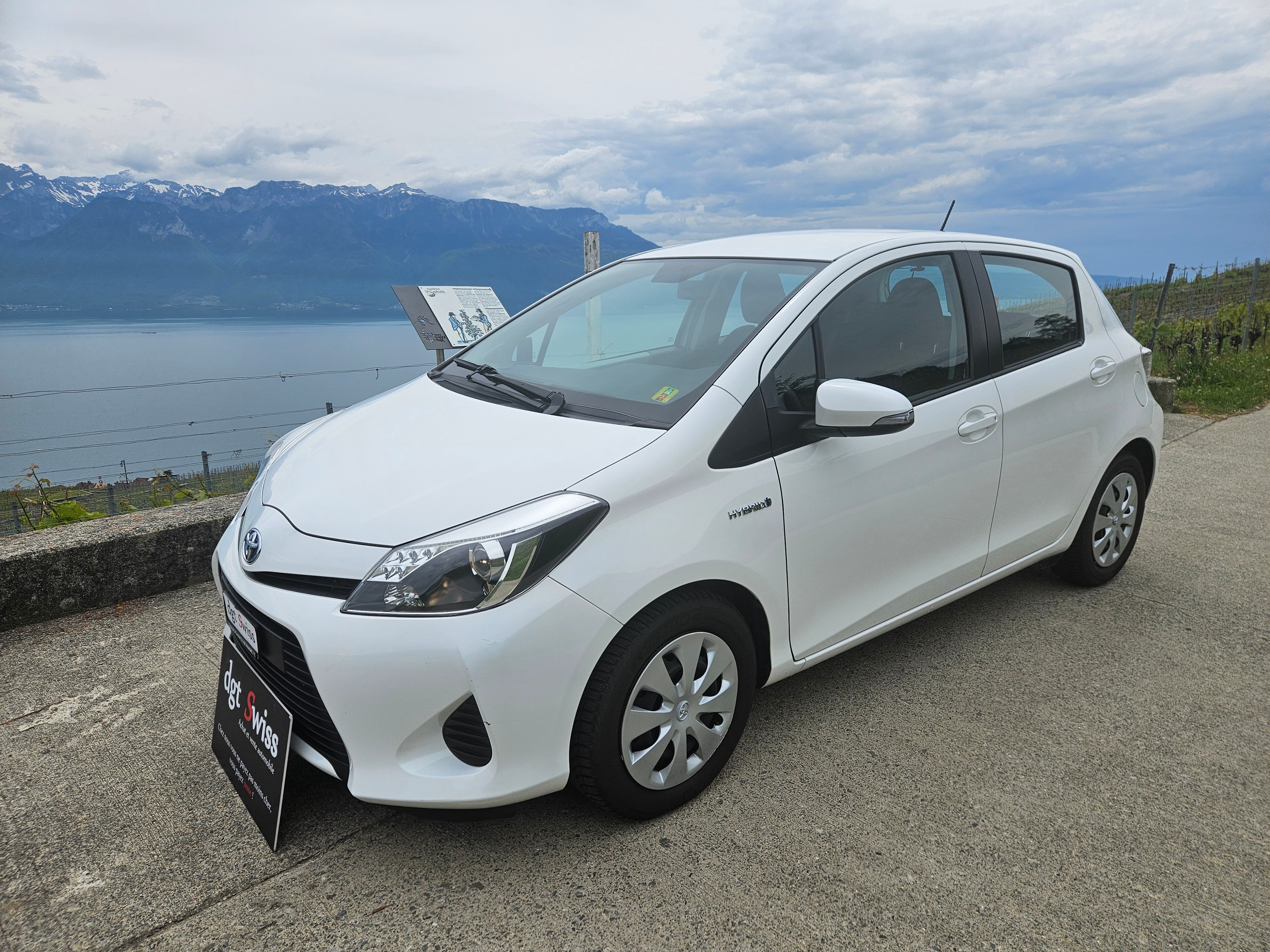 TOYOTA Yaris 1.5 VVT-i Hybrid Luna CVT