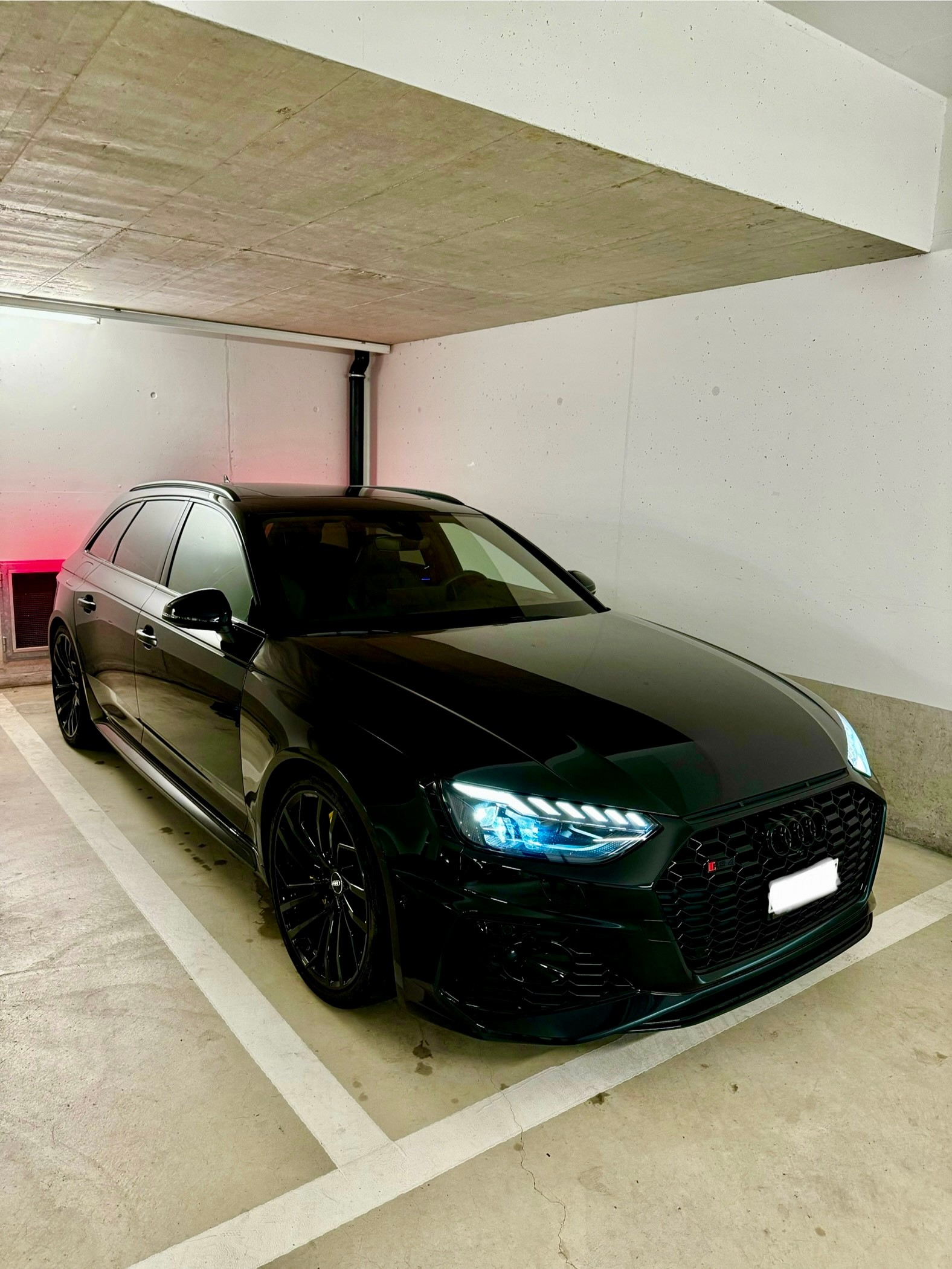 AUDI RS4 Avant quattro tiptronic