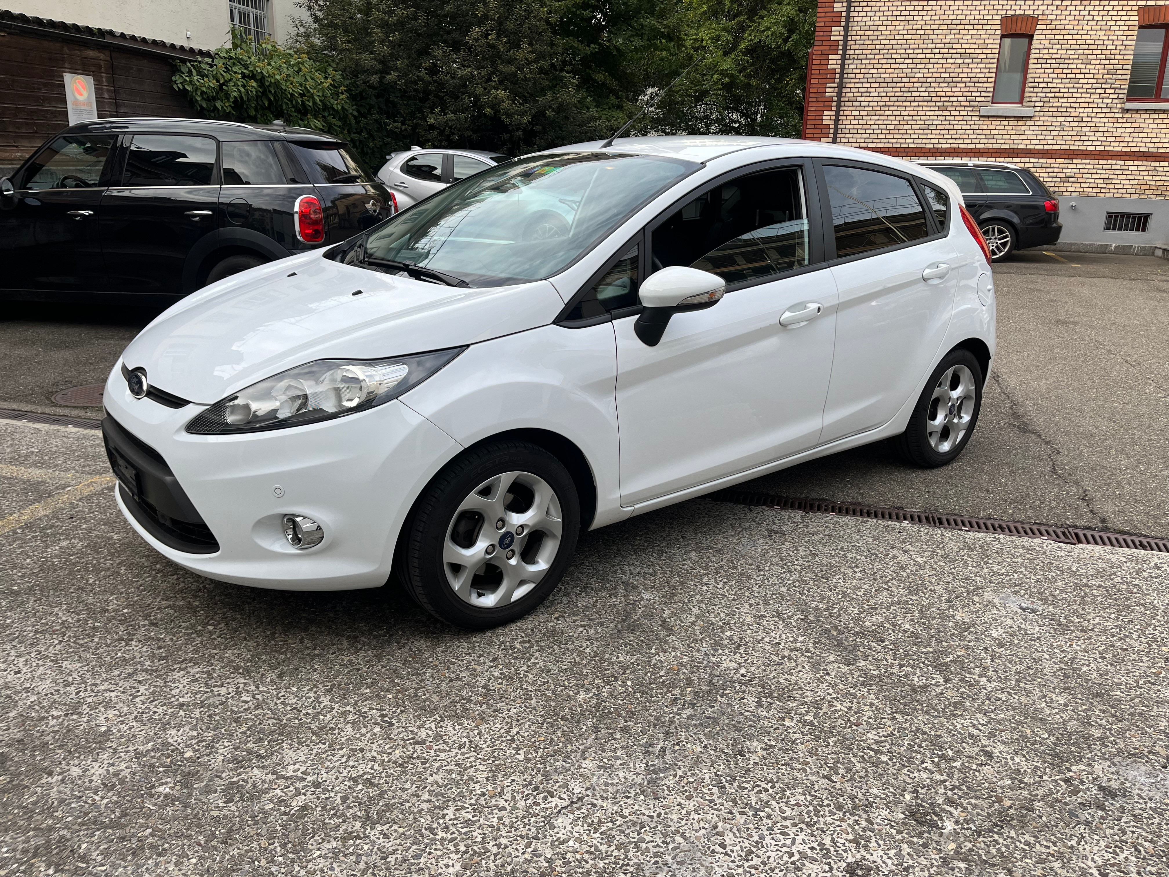 FORD Fiesta 1.4 16V Titanium