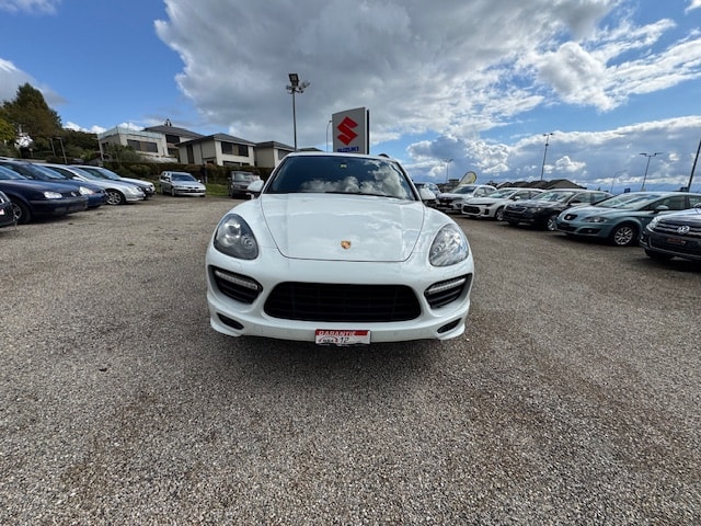 PORSCHE Cayenne GTS