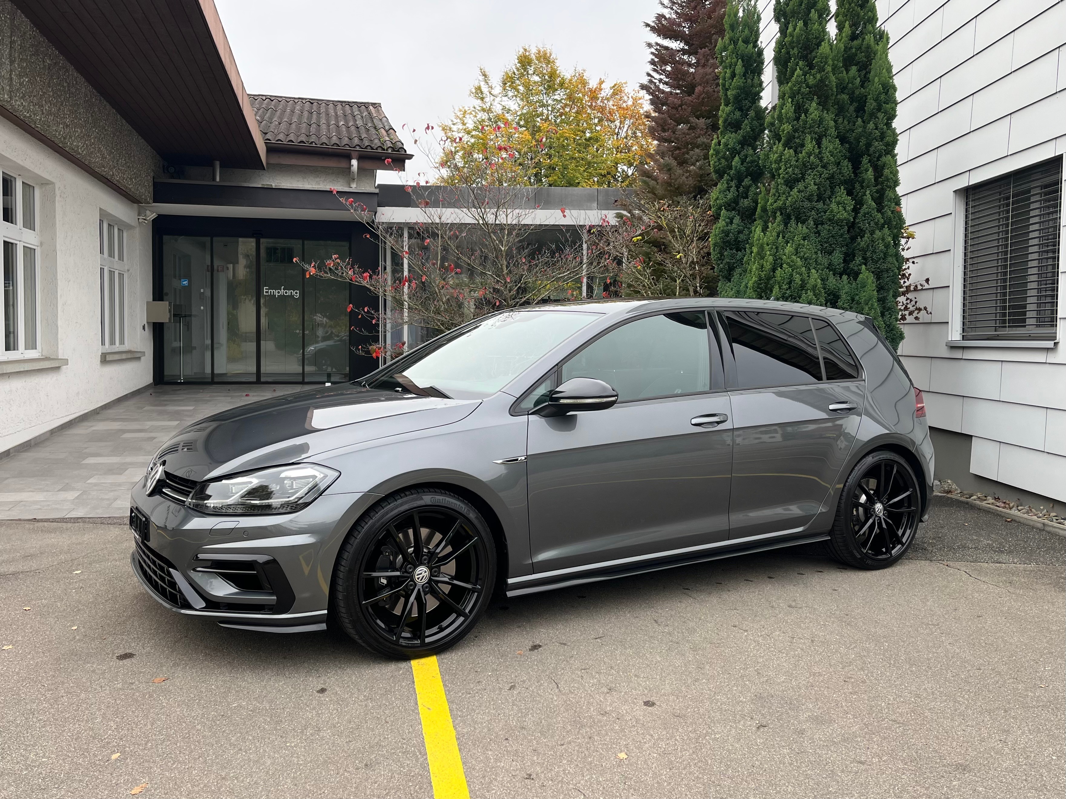 VW Golf 2.0 TSI R 4Motion DSG Akrapovic *CH-Fahrzeug*Vollausstattung*5 Jahre Garantie*