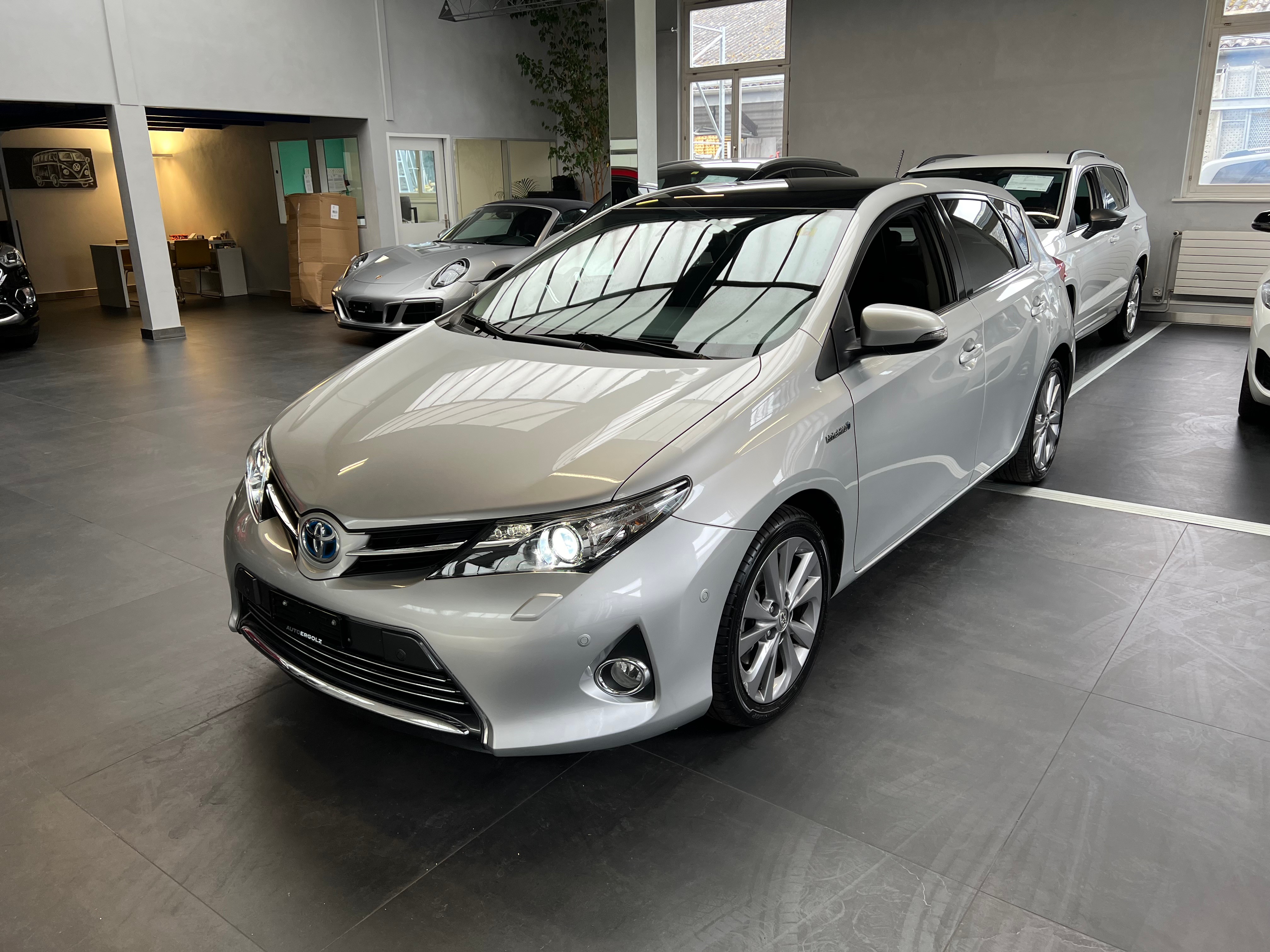 TOYOTA Auris 1.8 16V HSD Linea Sol