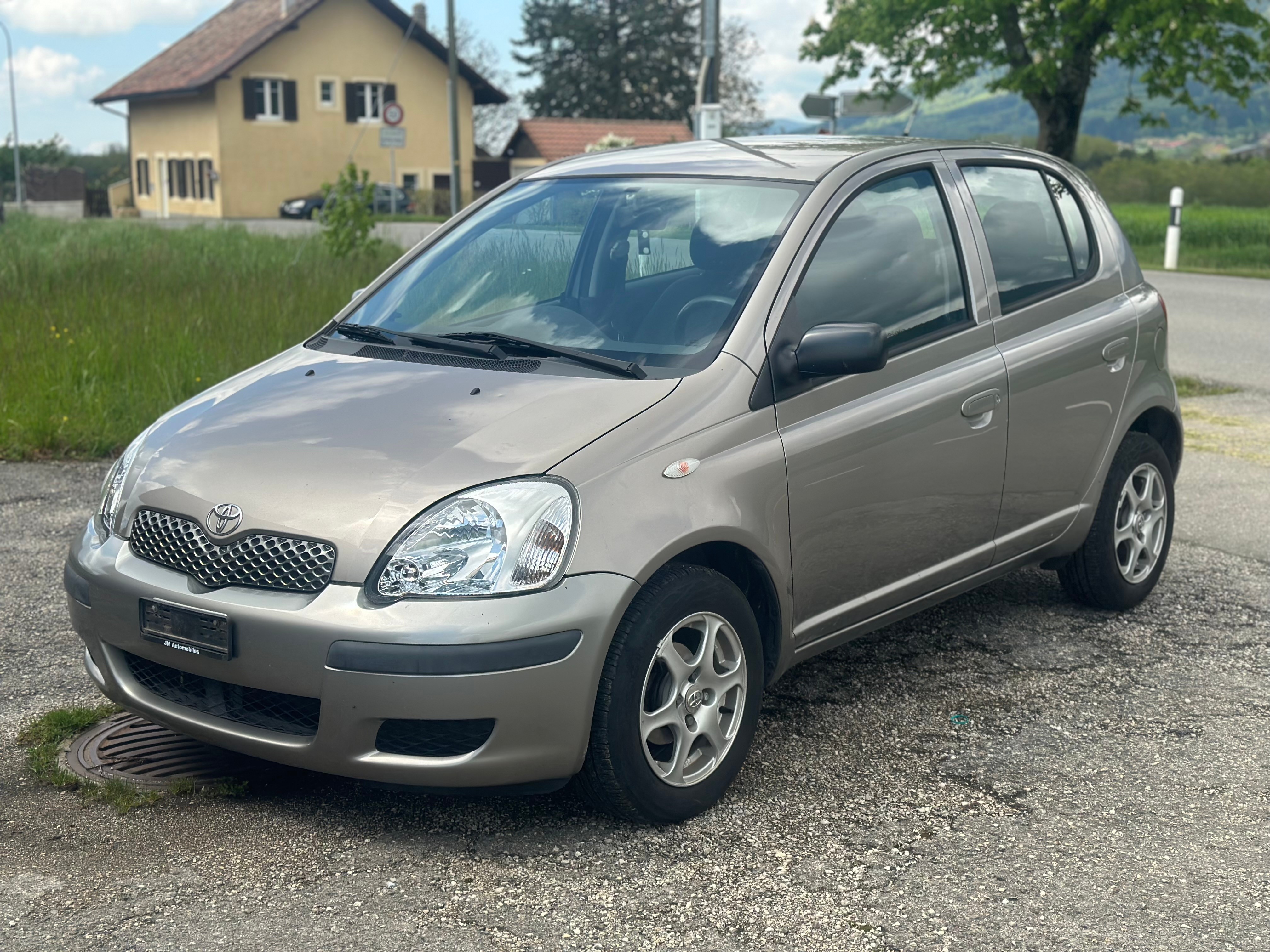 TOYOTA Yaris 1.0 Linea Luna