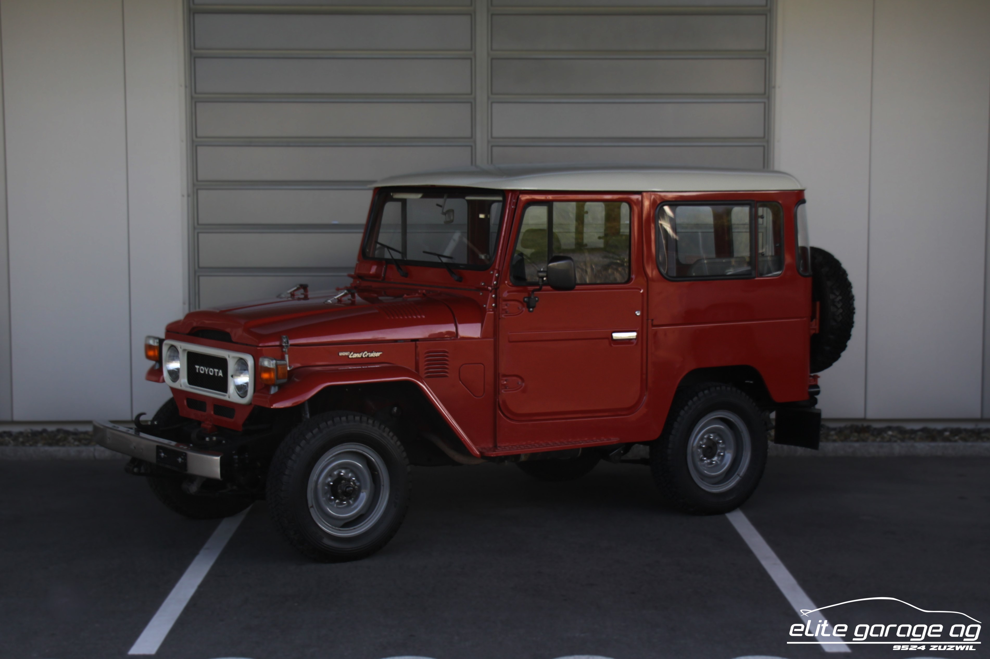 TOYOTA Land Cruiser FJ 40