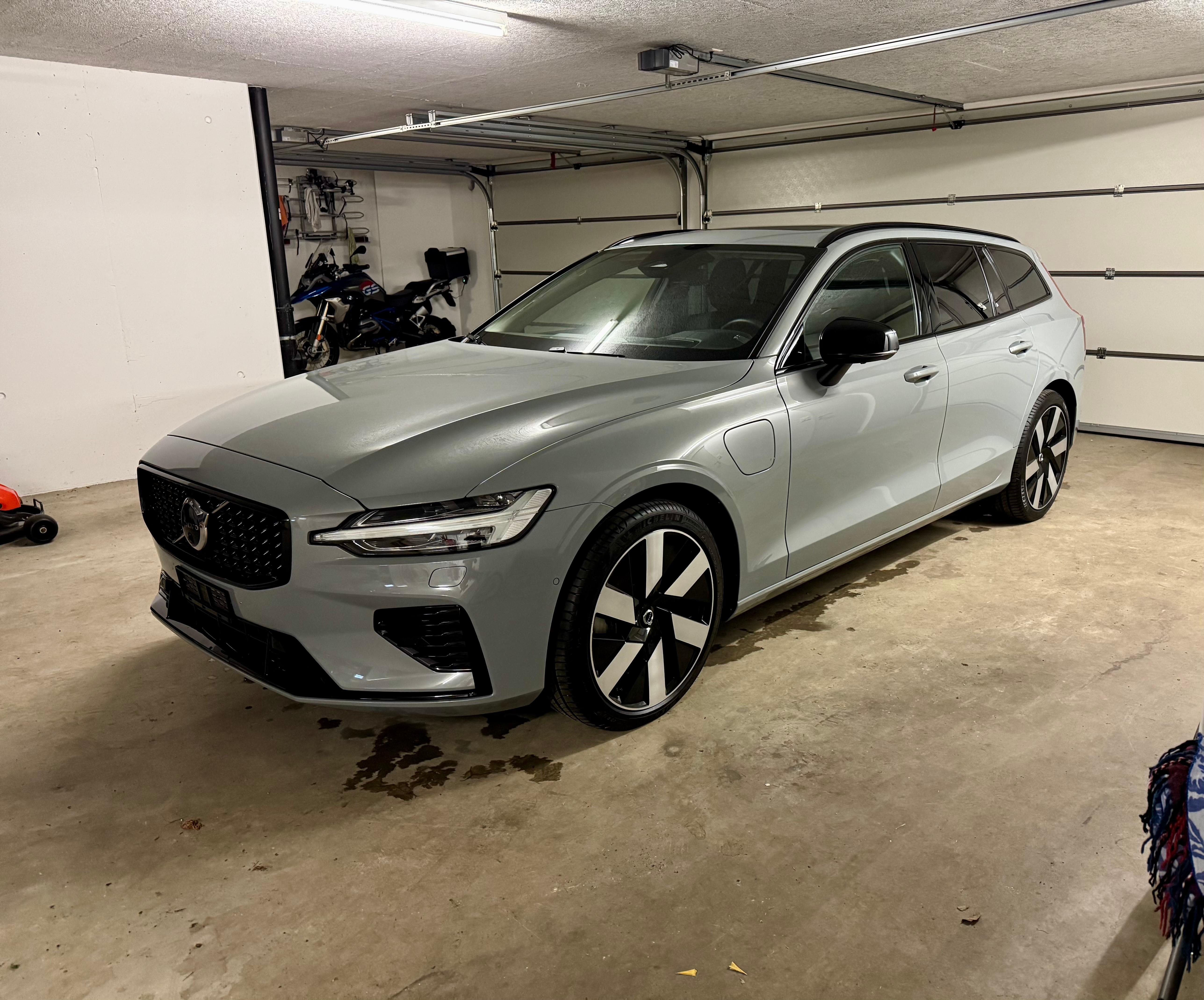 VOLVO V60 T6 eAWD Plug in Hybrid Ultimate Dark Geartronic