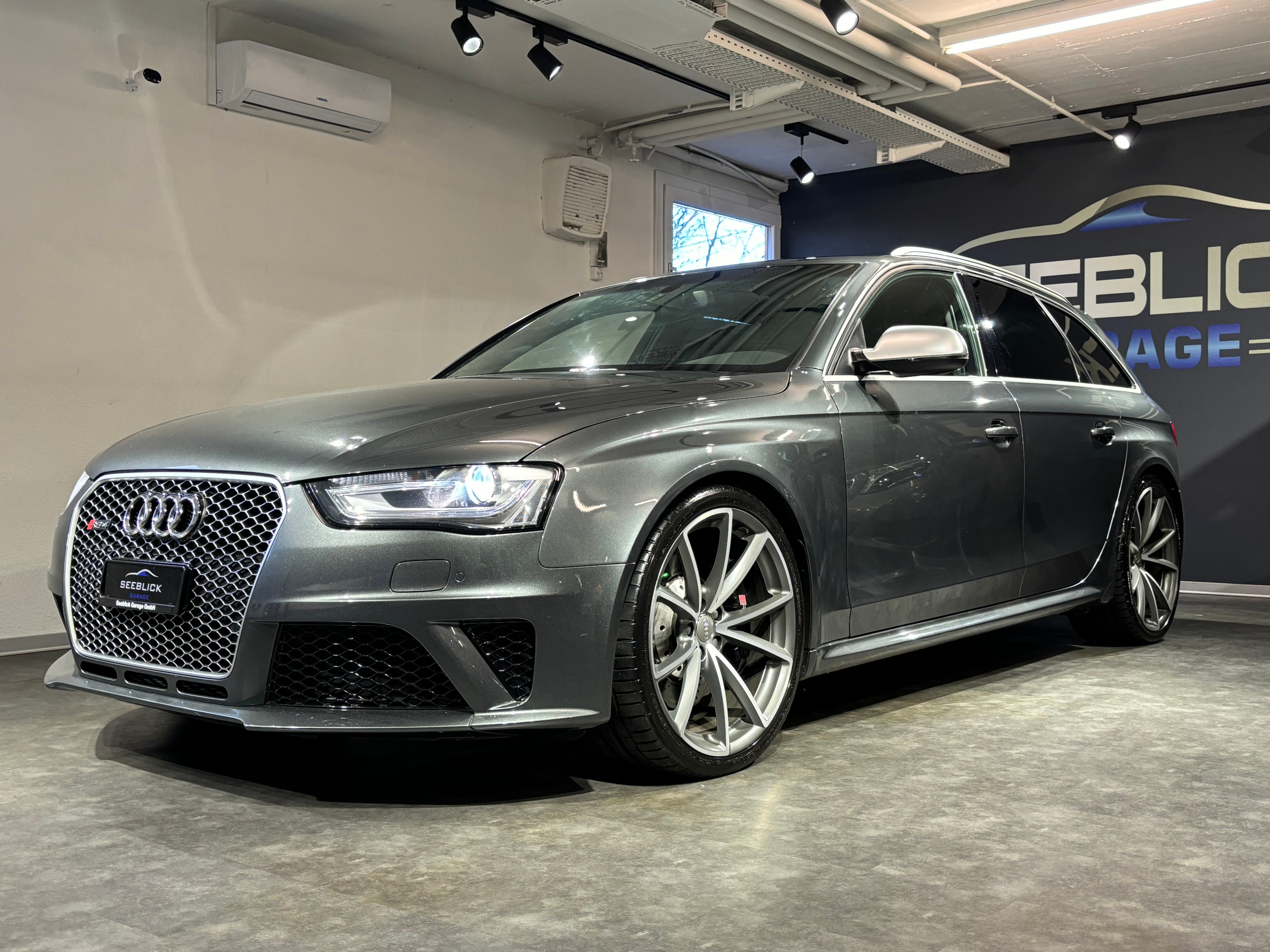 AUDI RS4 Avant 4.2 FSI V8 quattro S-tronic