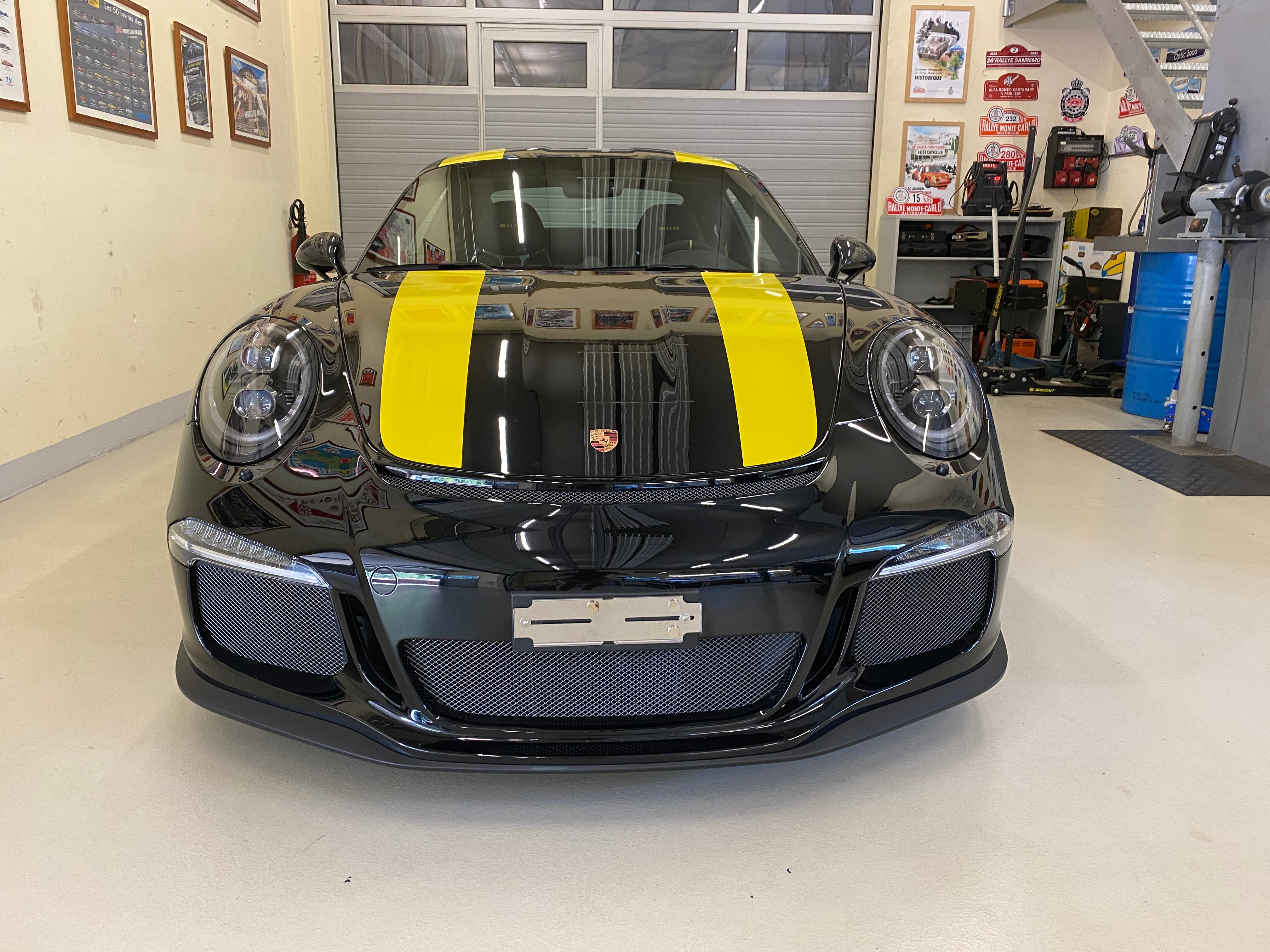 PORSCHE 911 R