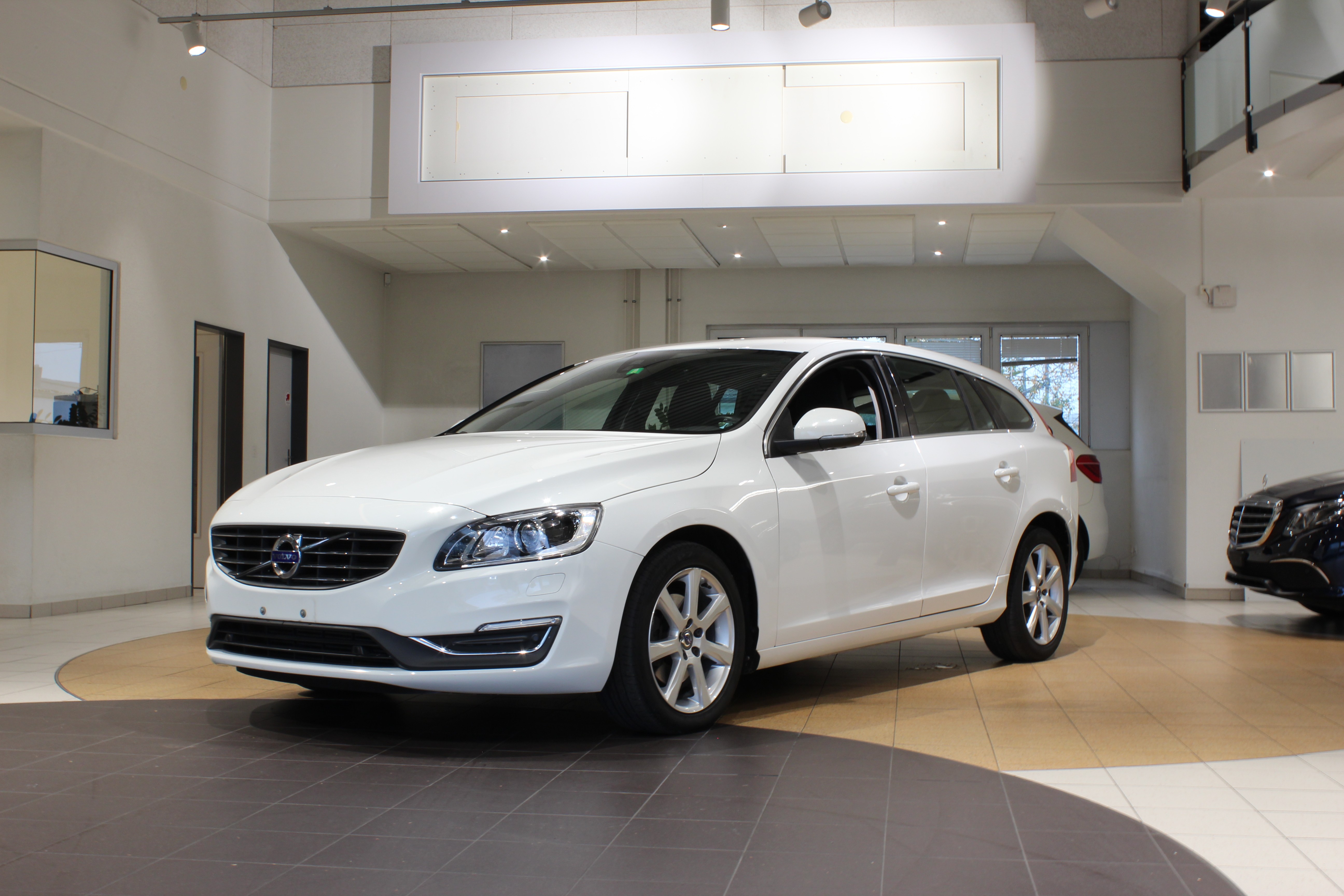 VOLVO V60 D2 Summum Geartronic