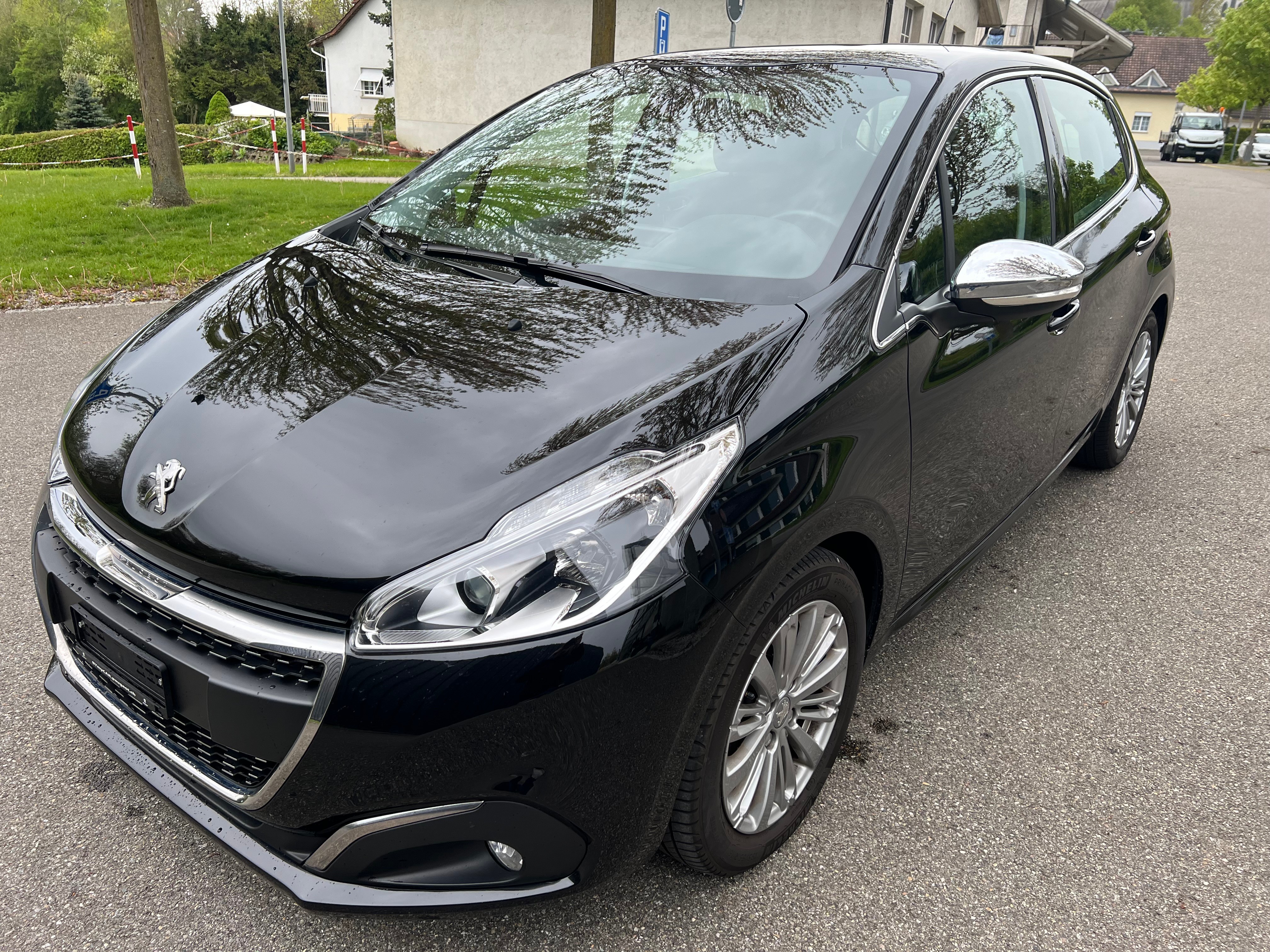 PEUGEOT 208 1.2 PureTech Allure