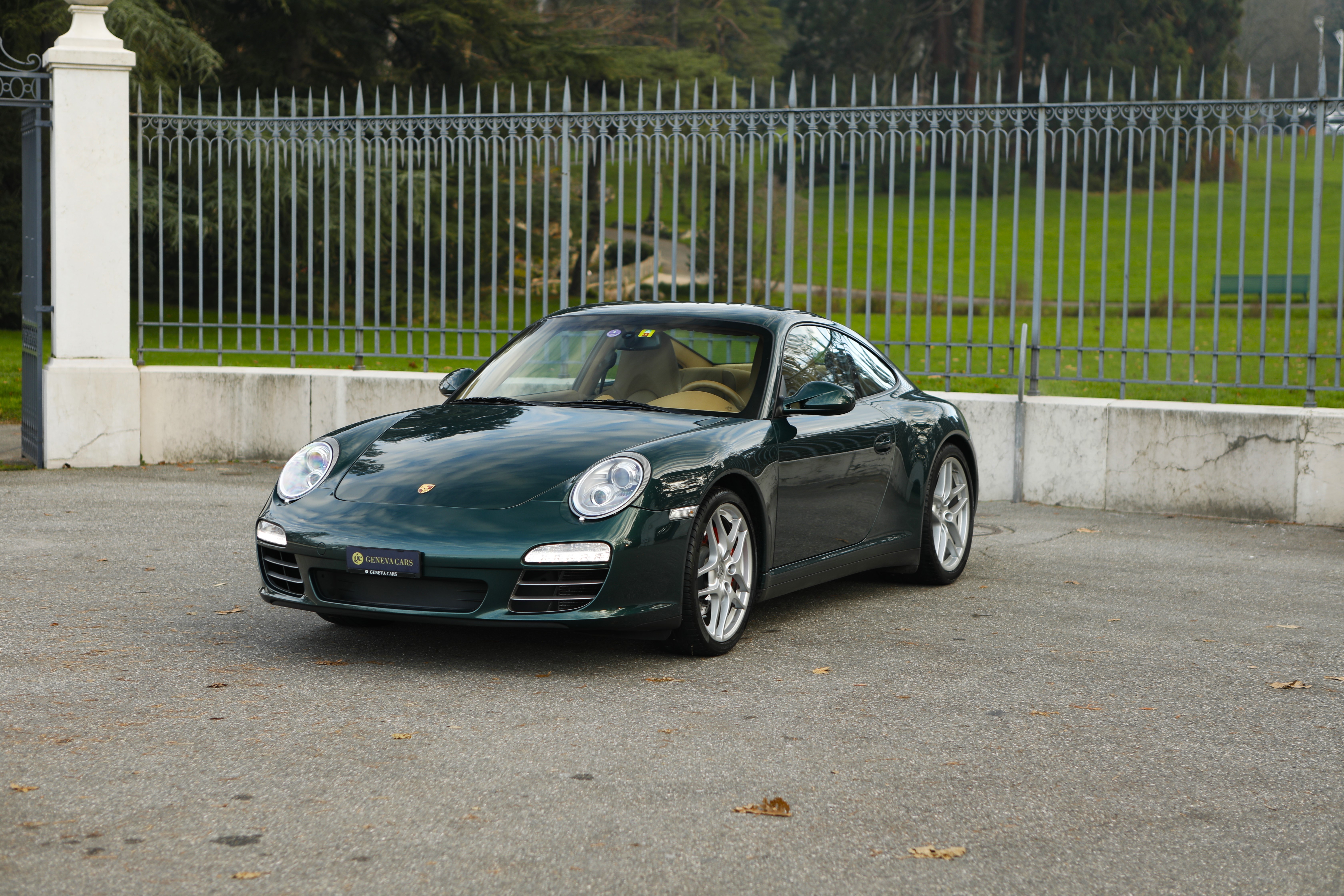 PORSCHE 911 Carrera 4S PDK Racing Green Metallic