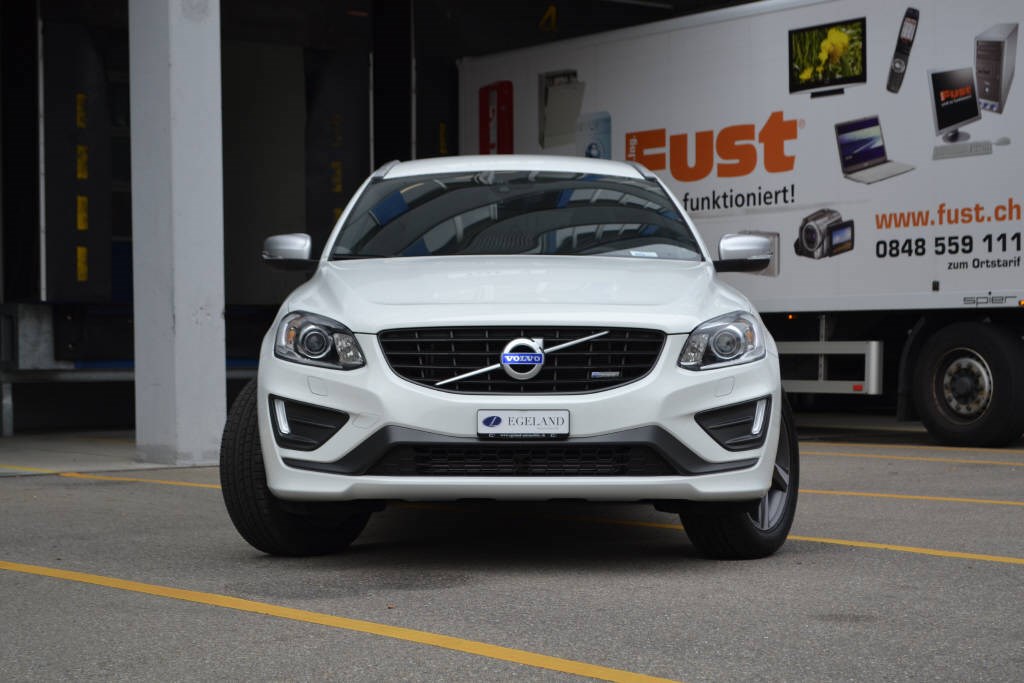 VOLVO XC60 D4 AWD Summum R-Design