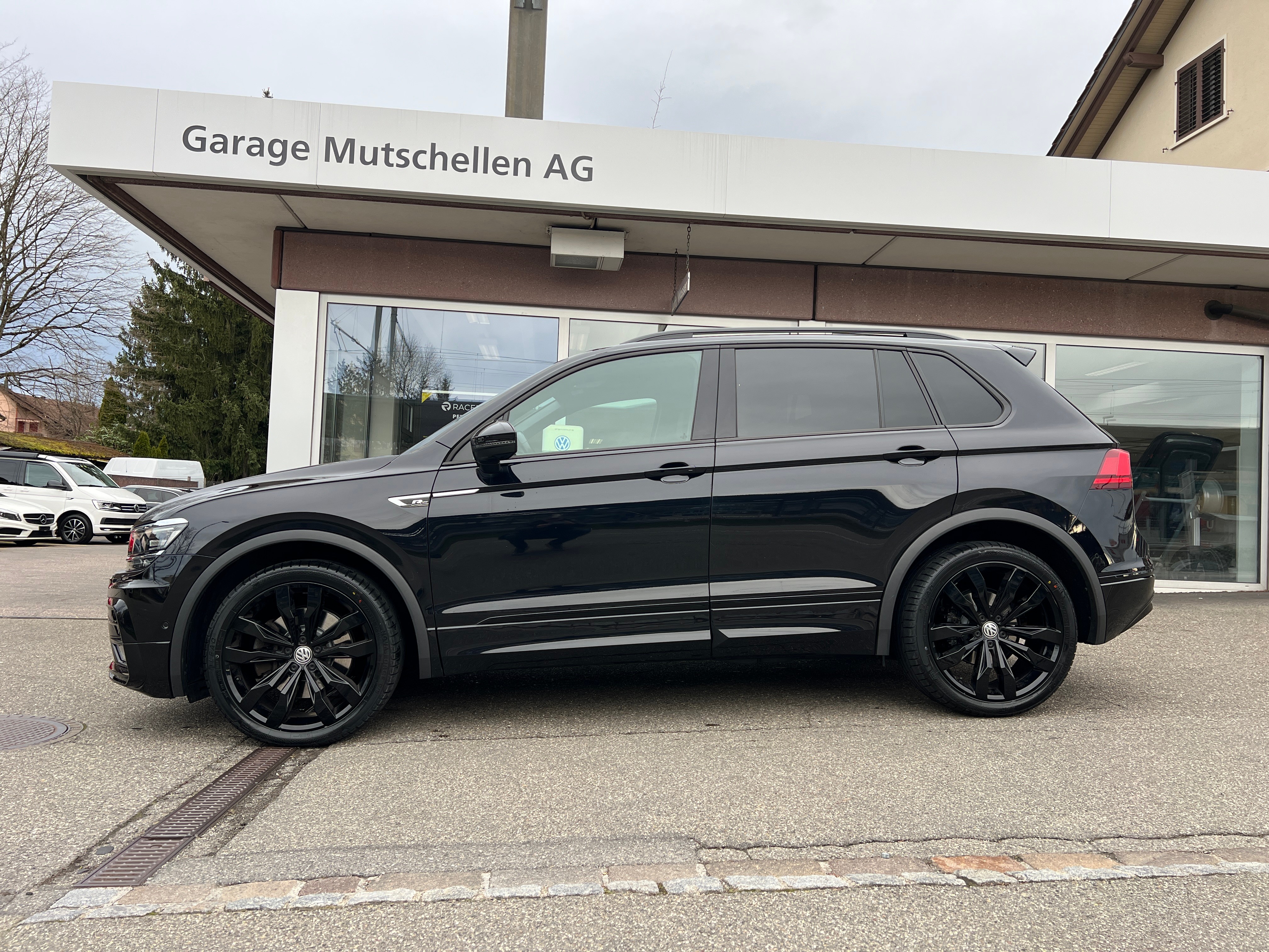 VW TIGUAN 2.0 TDI 190PS 2xR-Line/Leder/Pano/All-Black 4Motion DSG CH-Auto 57% unter NP