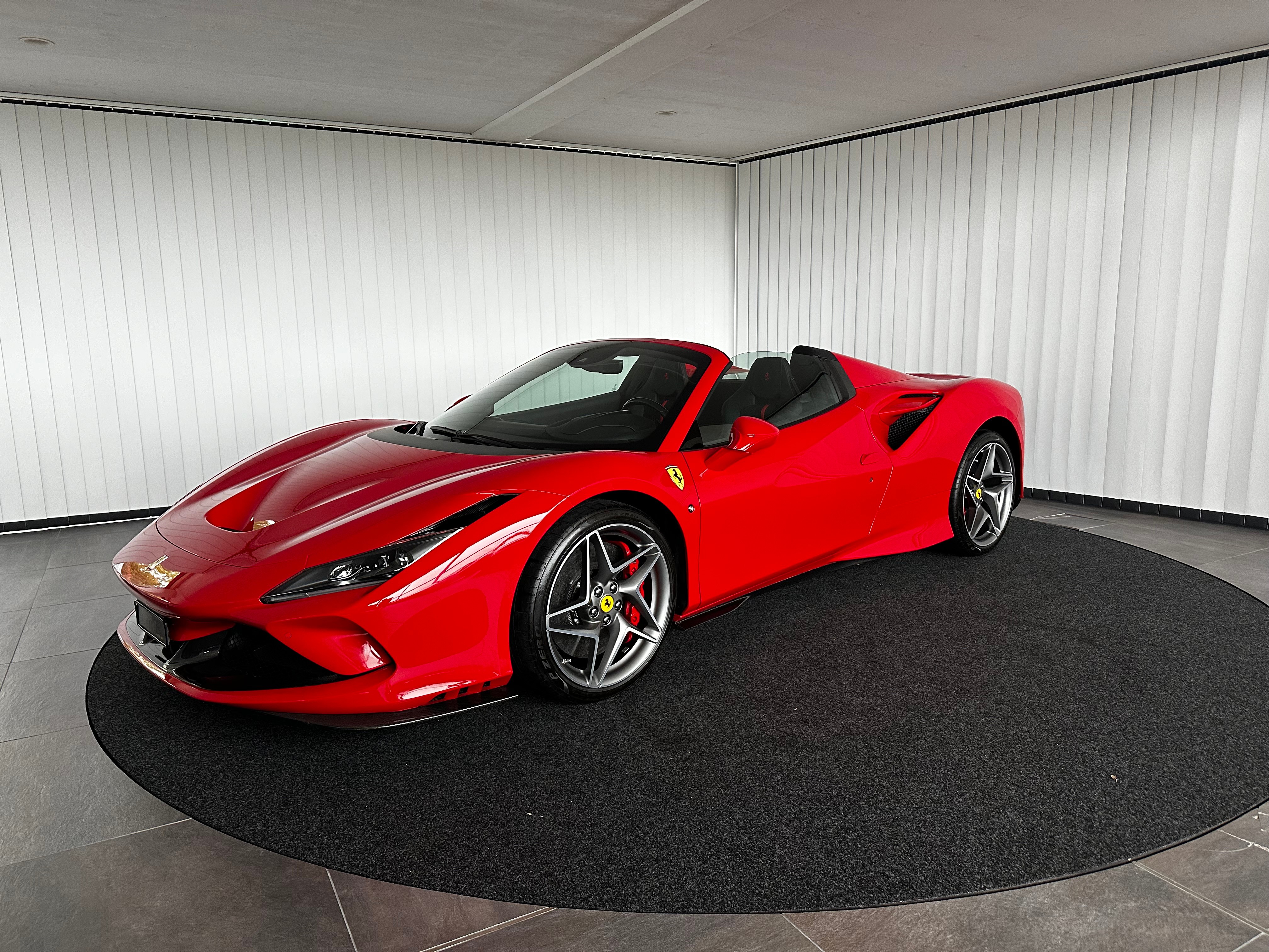 FERRARI F8 Spider