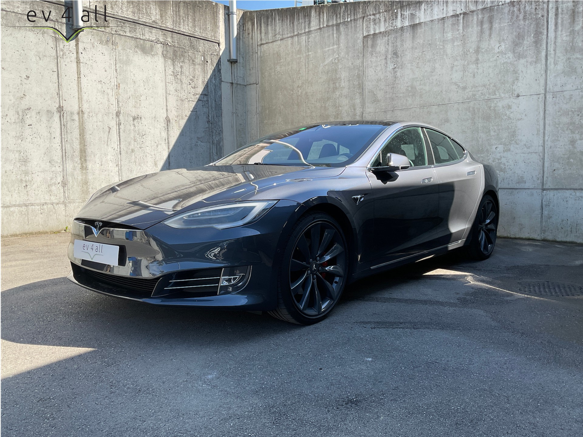 TESLA Model S P100D, 4x4, air suspension, opening roof, AP3, FSD, MCU2 (Netflix), CCS-upgrade