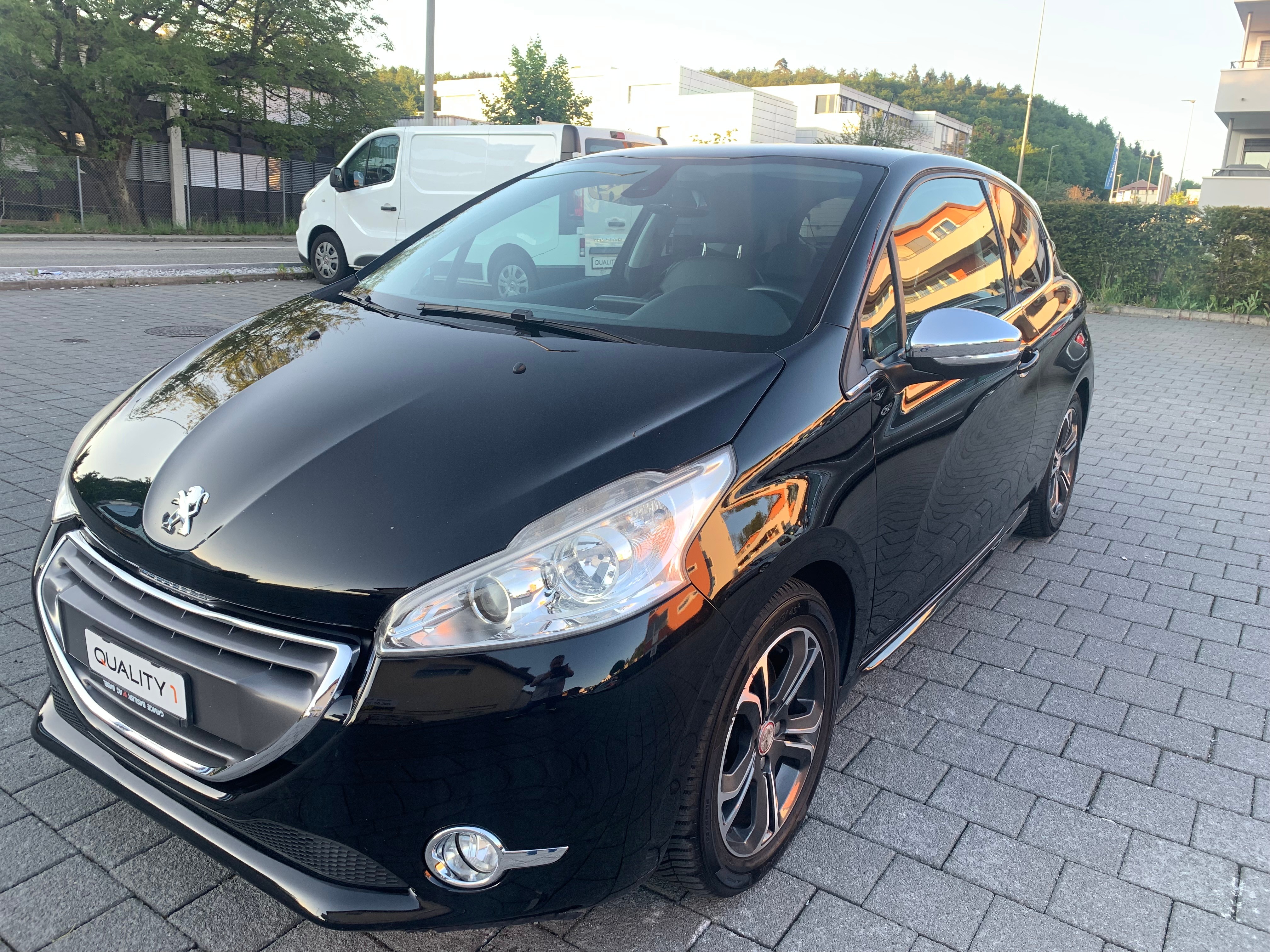 PEUGEOT 208 1.6 Turbo Allure ..156PS