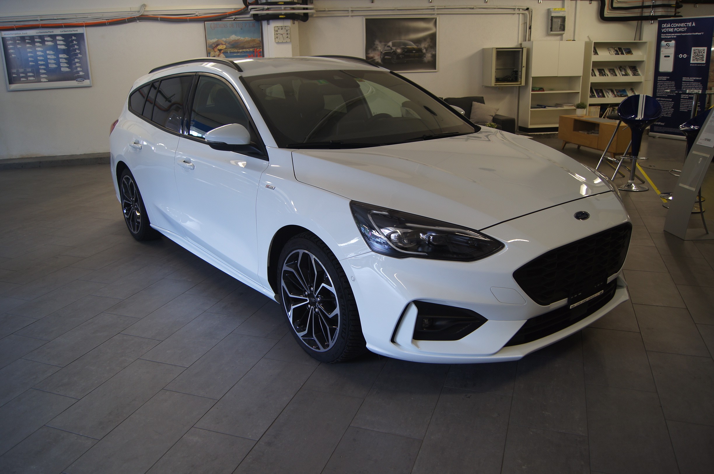 FORD Focus 1.0 SCTi ST Line Automatic