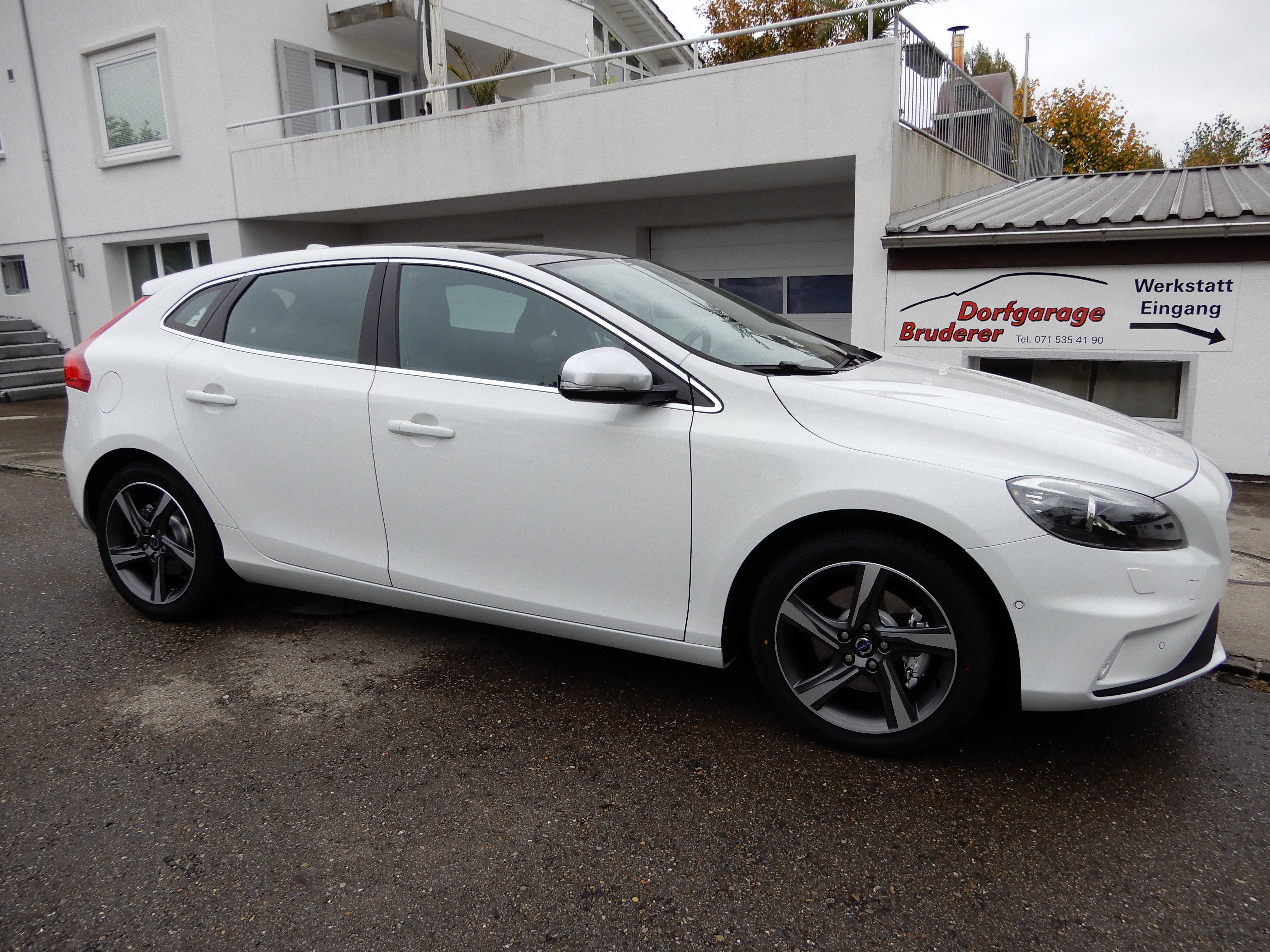 VOLVO V40 T3 R-Design