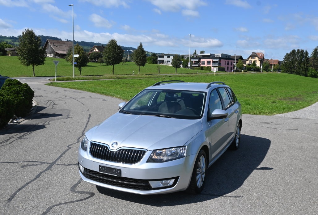 SKODA Octavia Combi 2.0 TDI Elegance 4x4