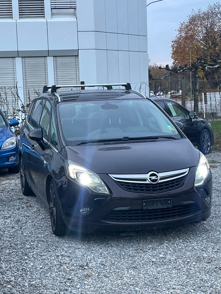 OPEL Zafira Tourer 1.6i 16V Turbo OPC Line