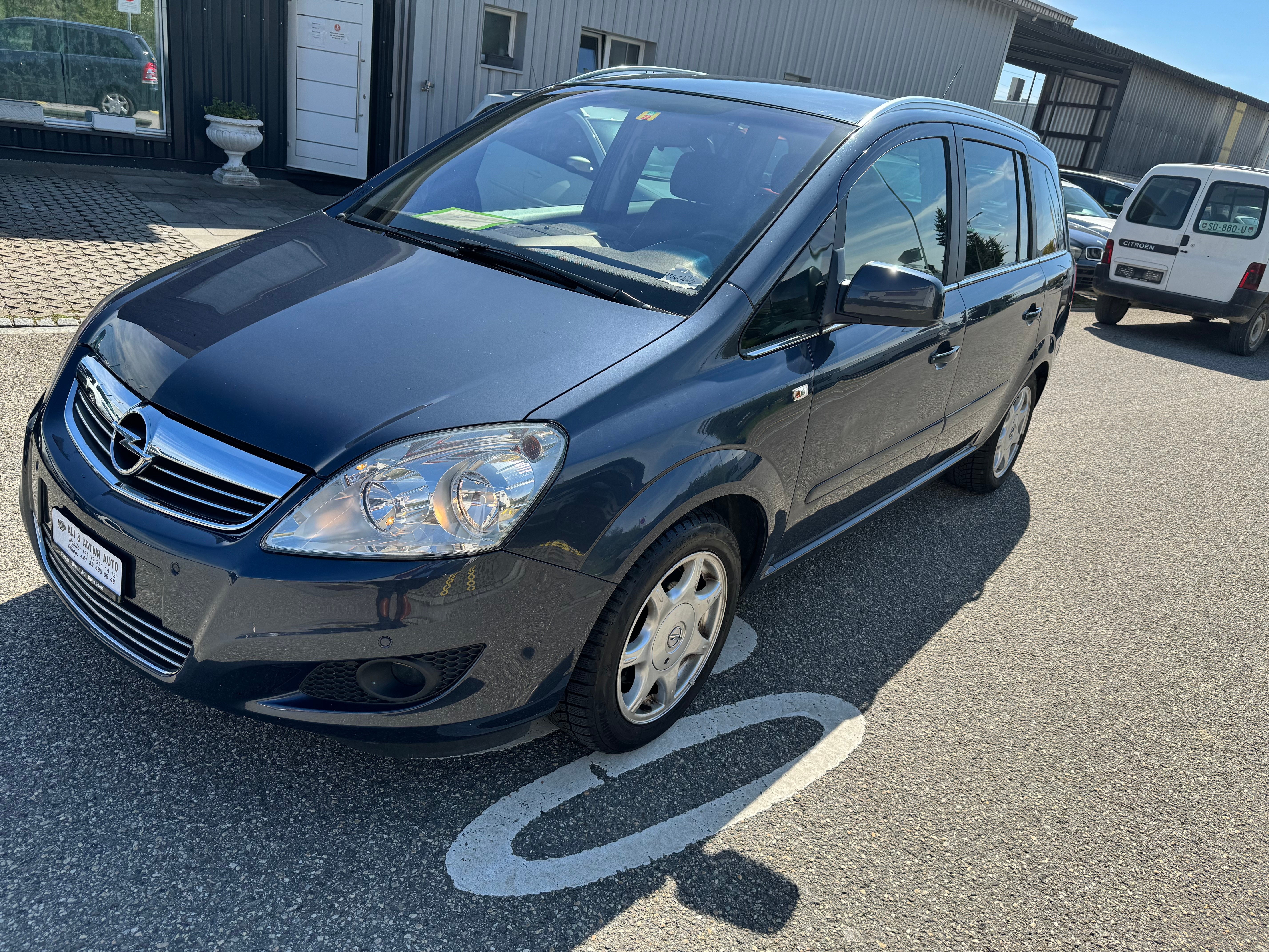 OPEL Zafira 2.2i 16V Cosmo Automatic