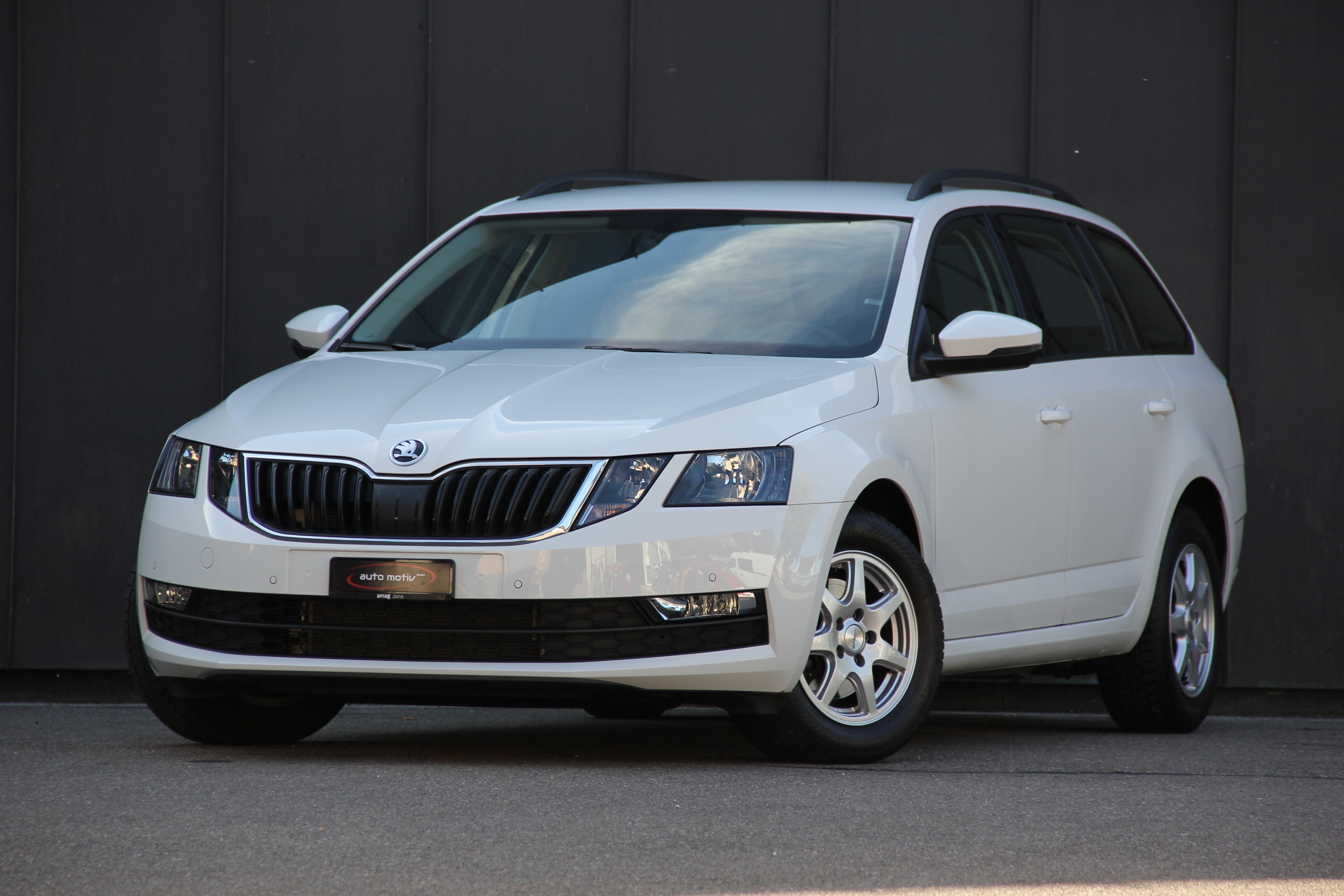 SKODA Octavia Combi 2.0 TDI Ambition DSG **AUTOMAT**