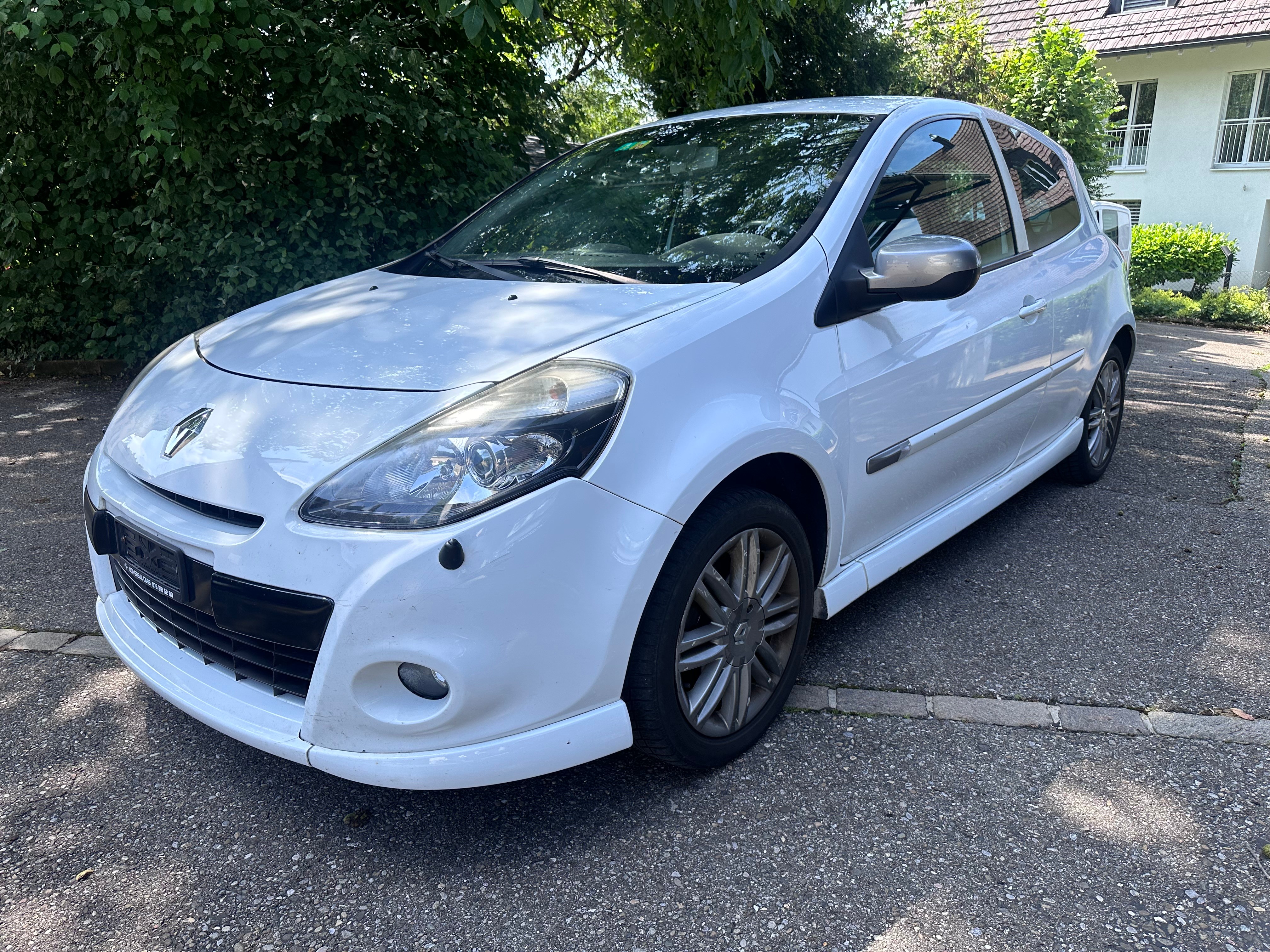 RENAULT Clio 2.0 16V GT