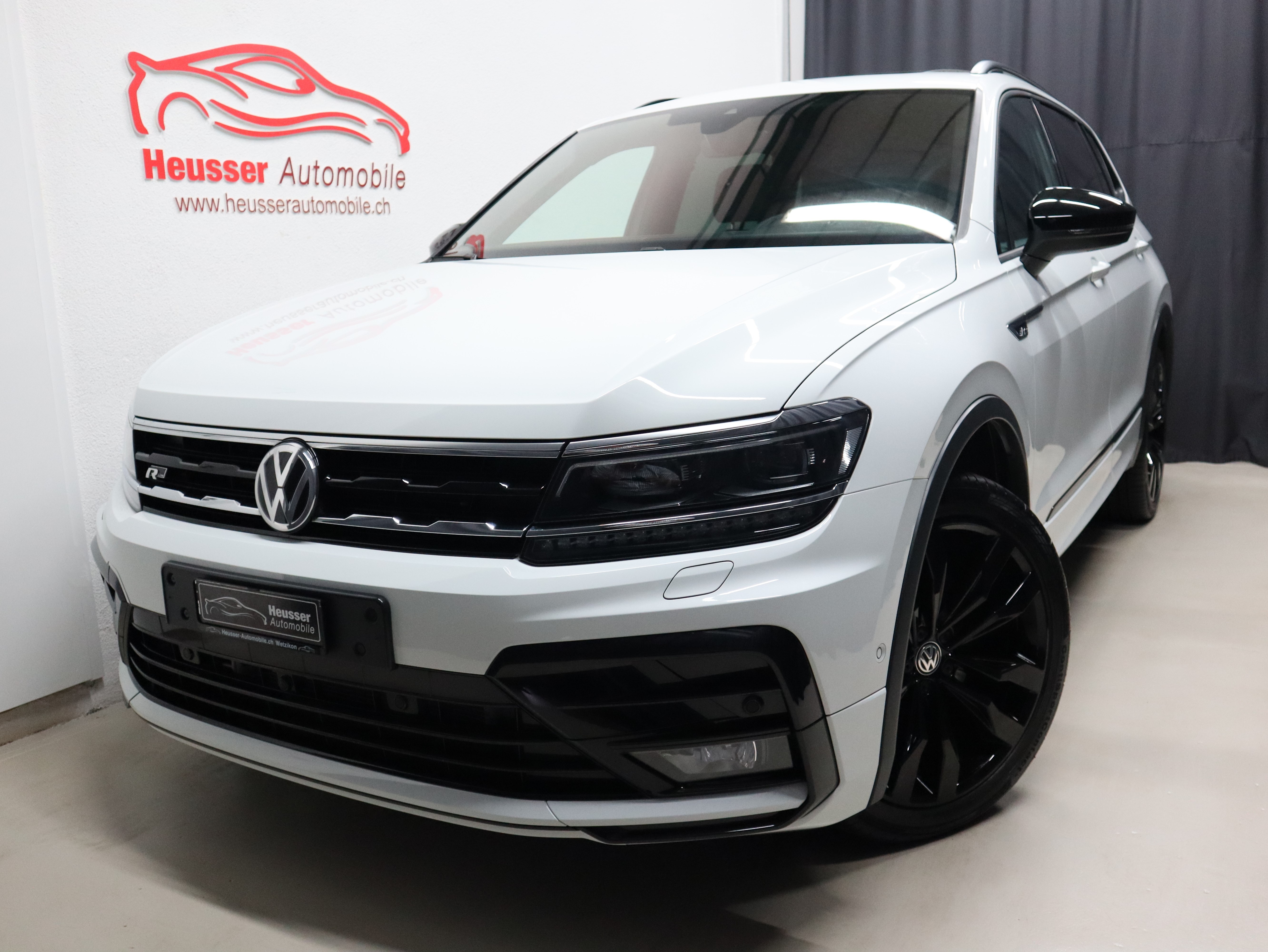 VW Tiguan Allspace 2.0 TDI SCR Highline 4Motion DSG R-Line Black Style - 7 Sitzplätze - Panorama - Leder - AHK - 200 PS