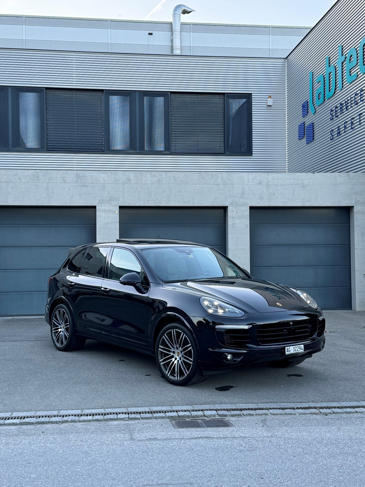 PORSCHE Cayenne Diesel Platinum Edition