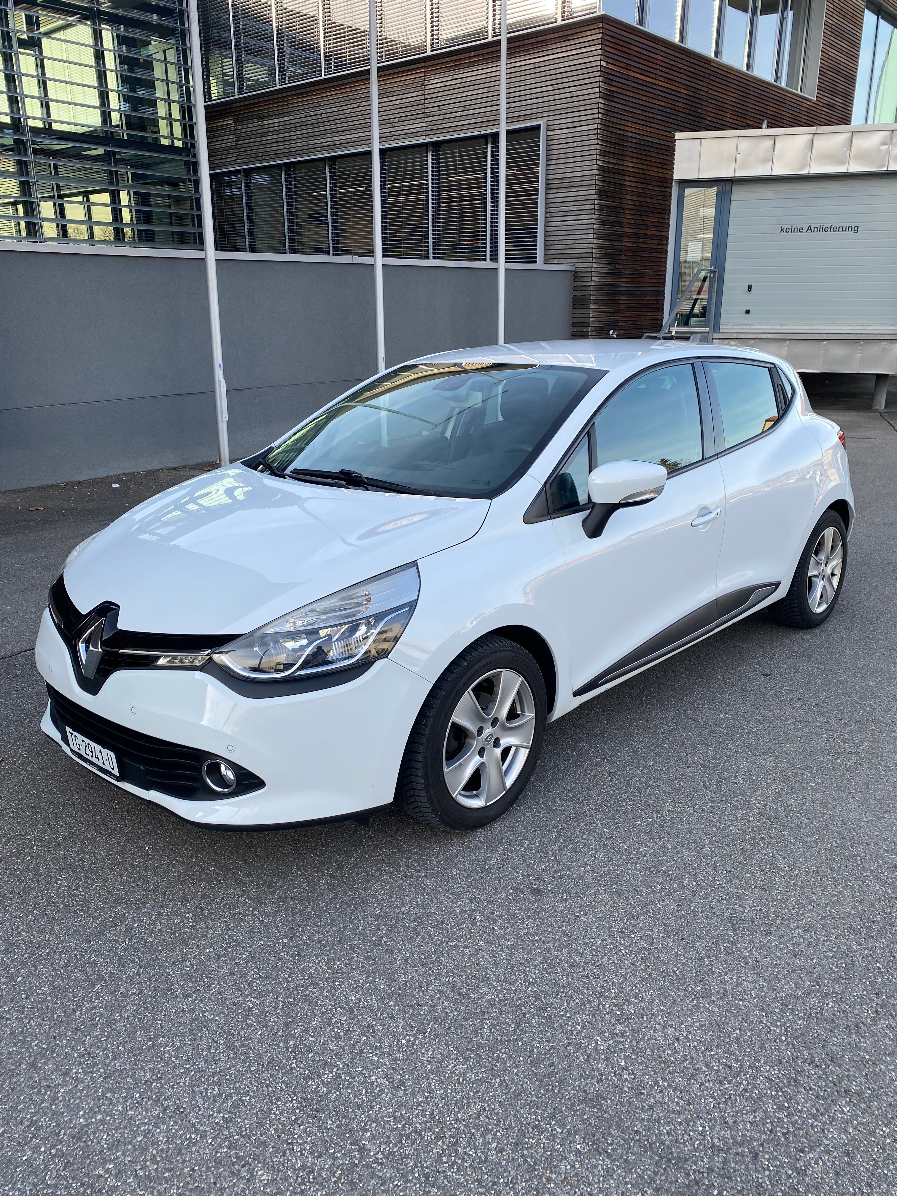 RENAULT Clio 1.2 16V T Swiss Edition EDC