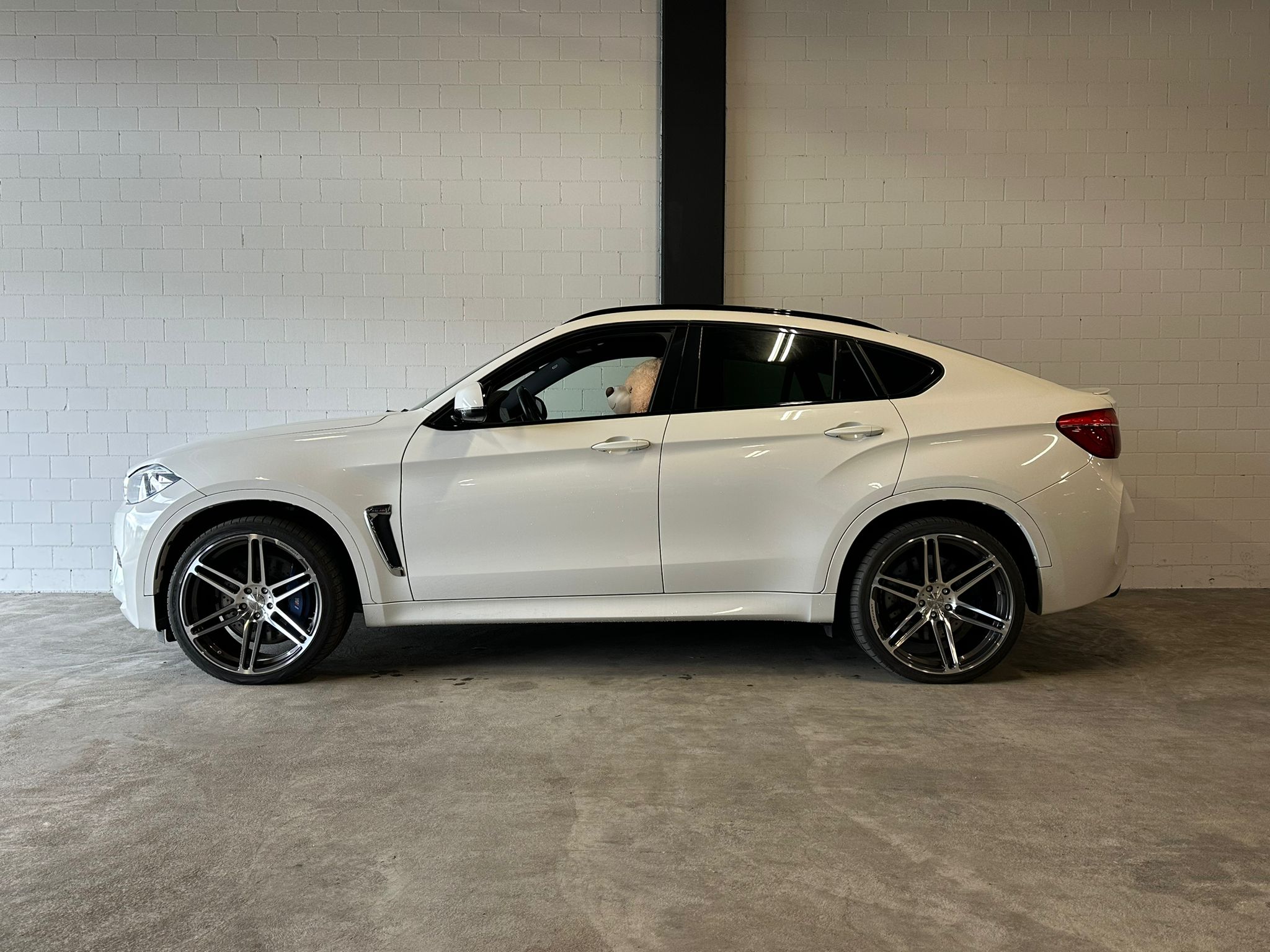 BMW X6M Steptronic MANHART 700 PS / 850 NM