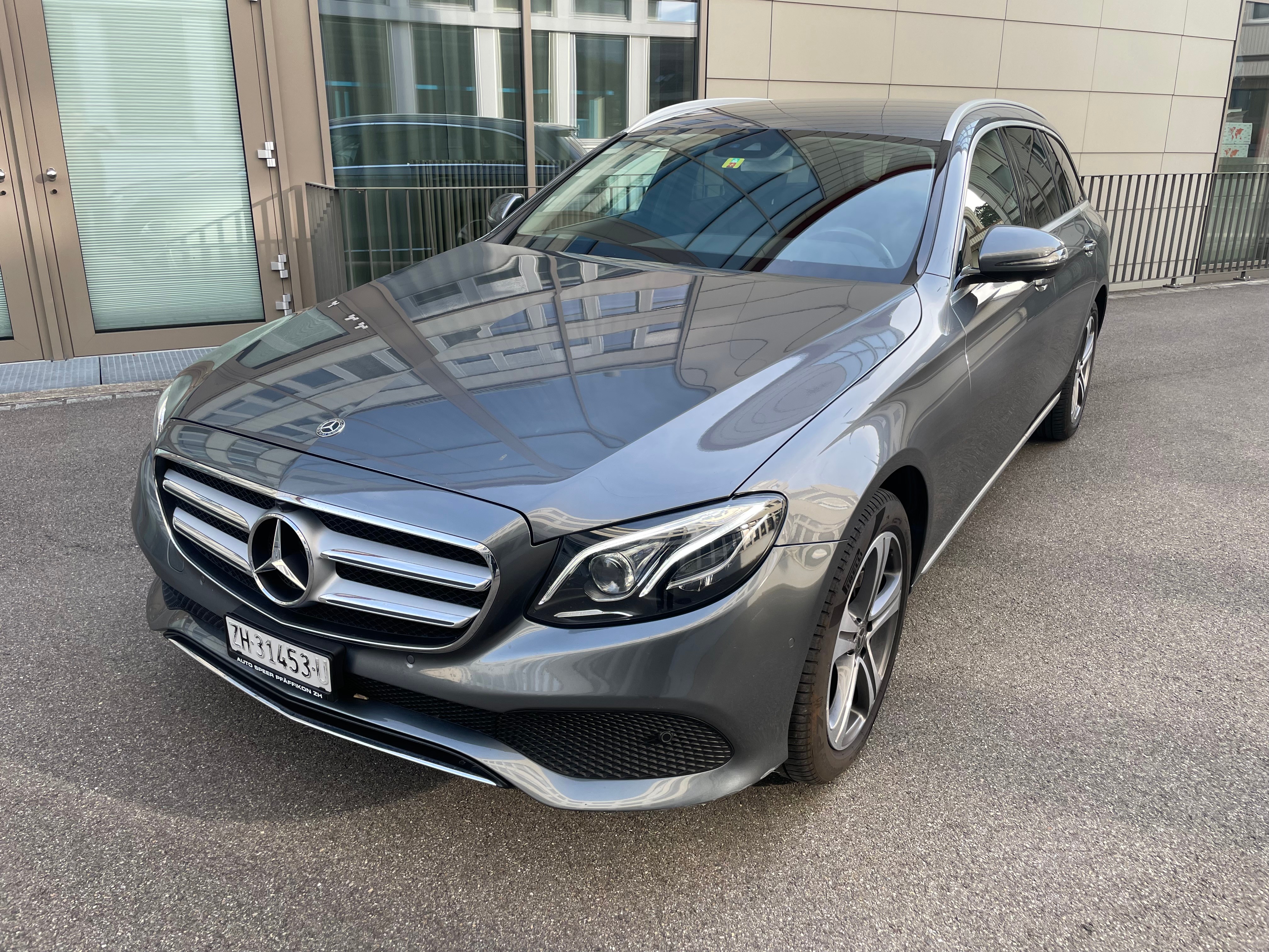 MERCEDES-BENZ E 220 d Swiss Star Avantgarde 4Matic 9G-Tronic