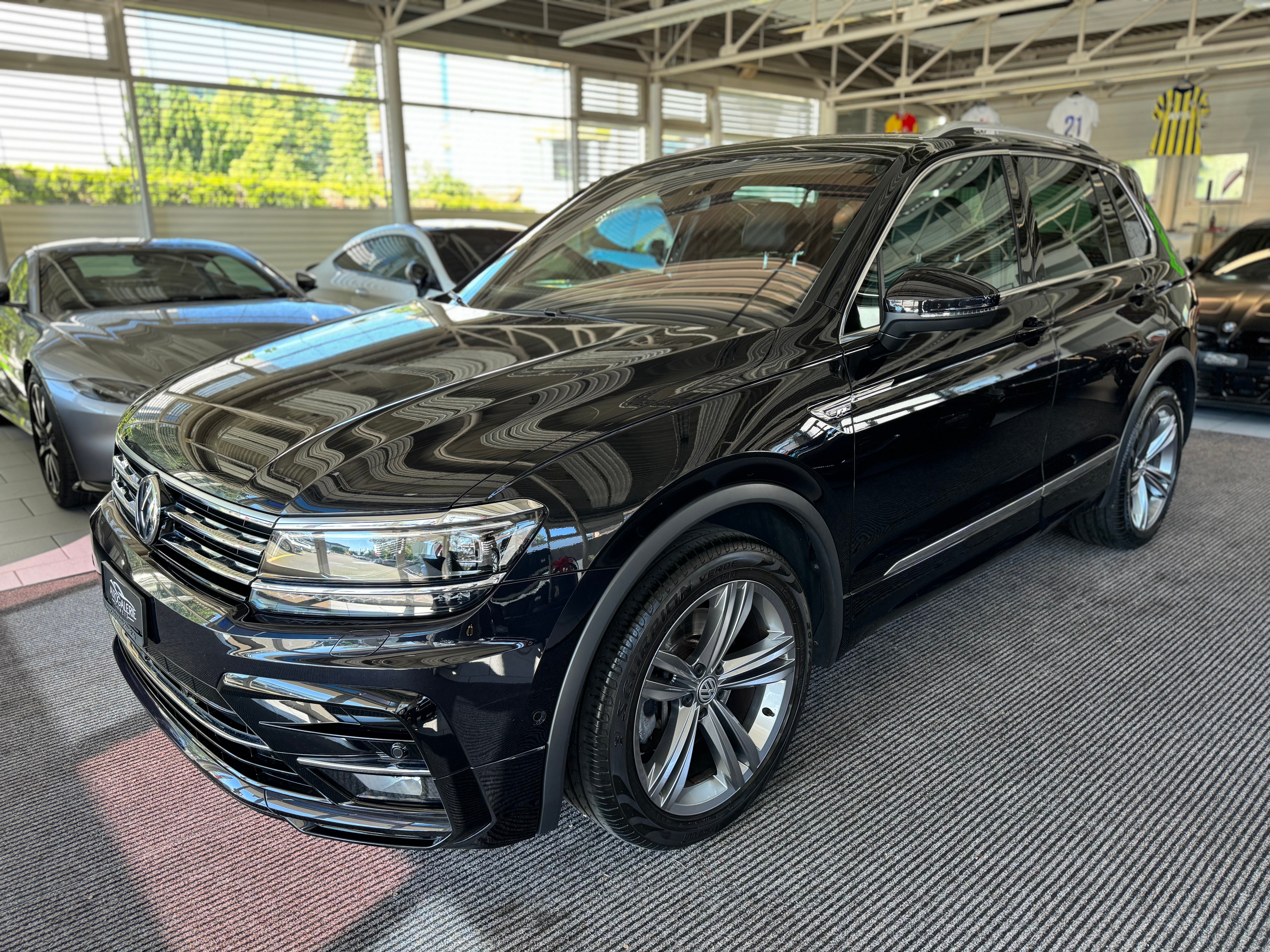 VW Tiguan 2.0TSI Highline 4Motion DSG | CH Fahrzeug | R-LINE |