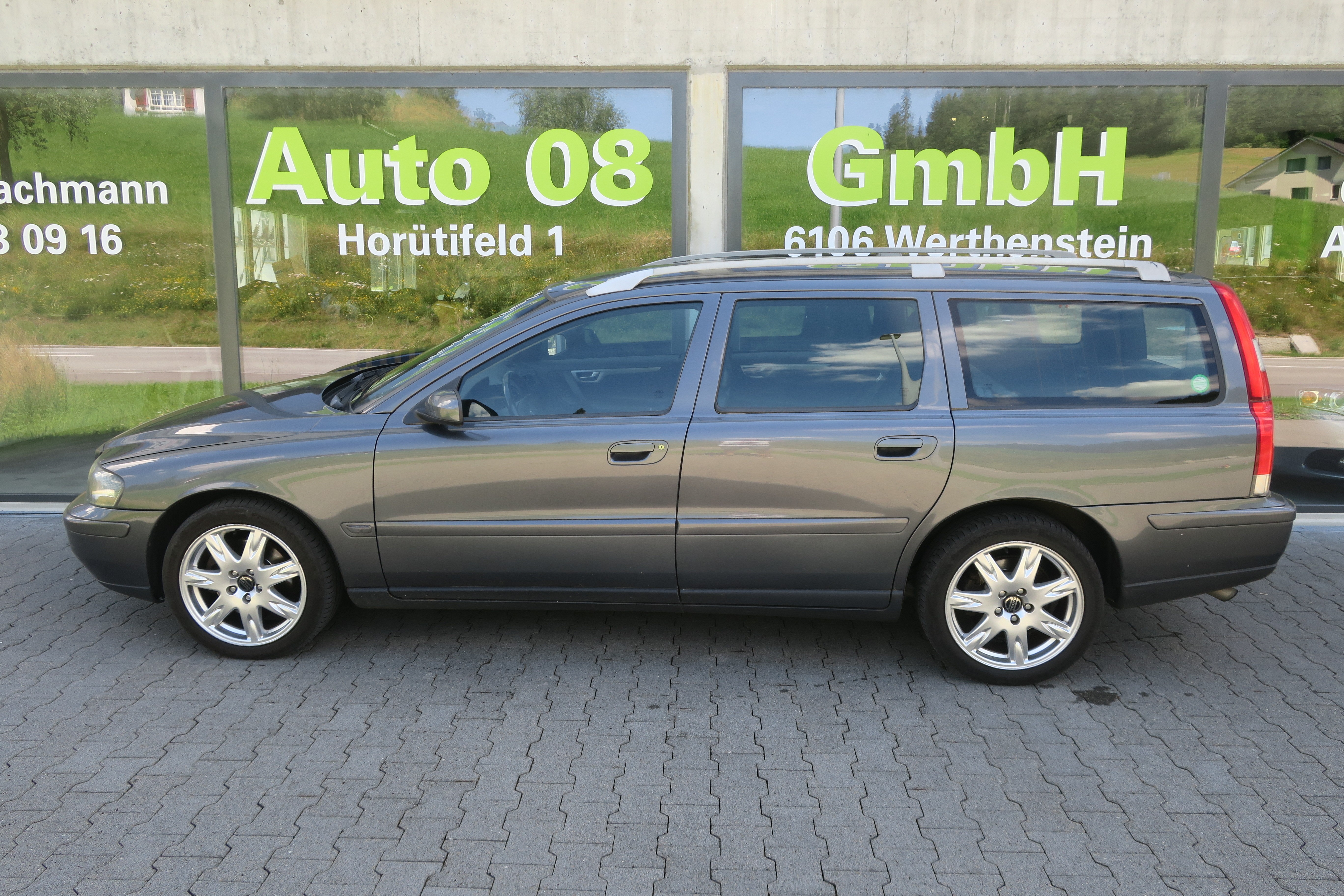 VOLVO V70 2.0T Titanium Edition