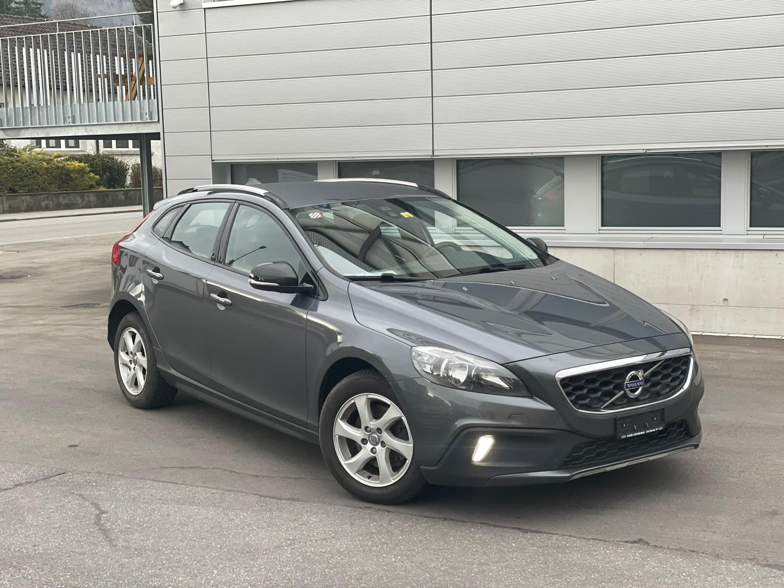 VOLVO V40 Cross Country D2 Momentum