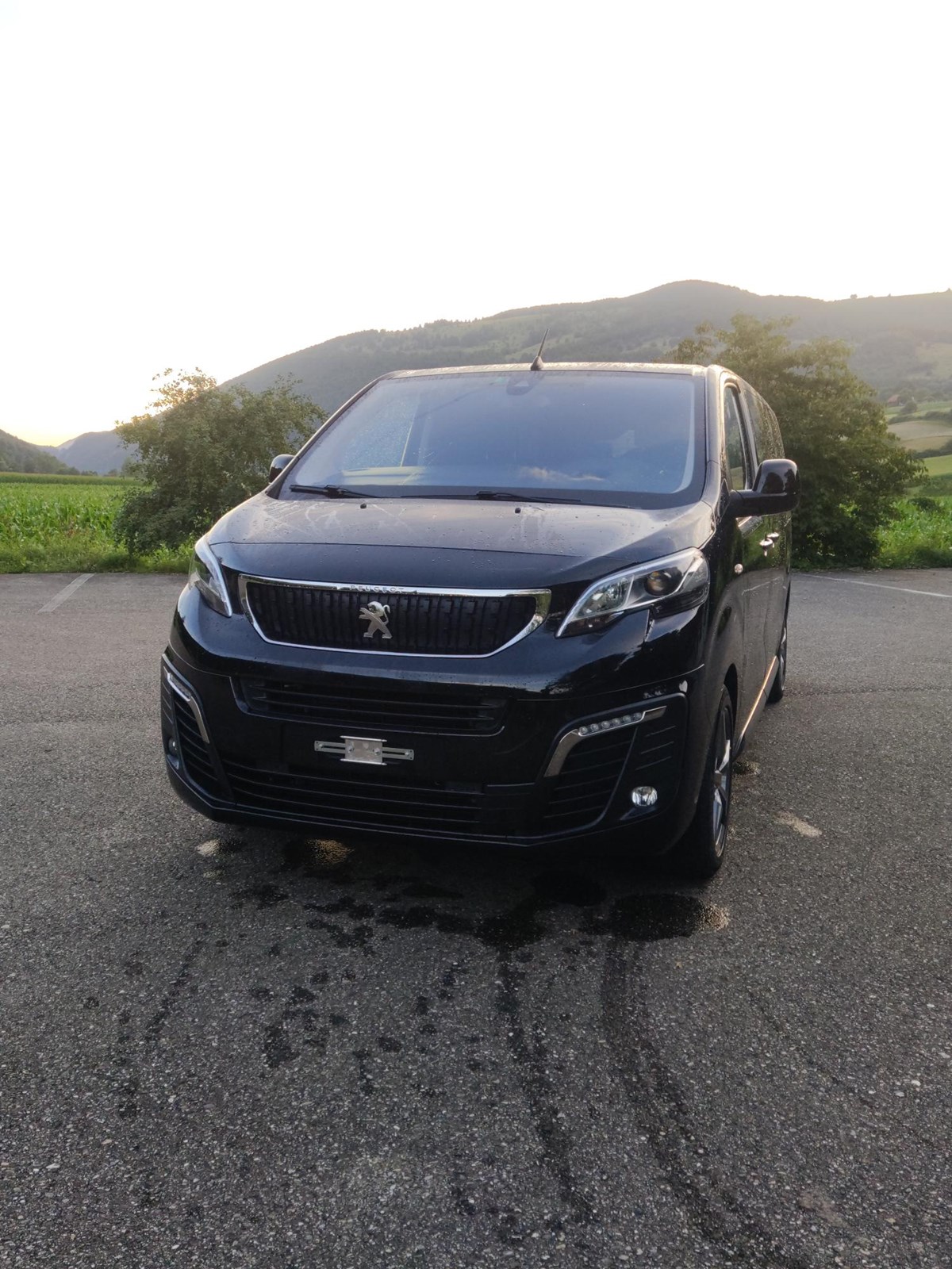 PEUGEOT Traveller 2.0 BlueHDi Business VIP Lang EAT