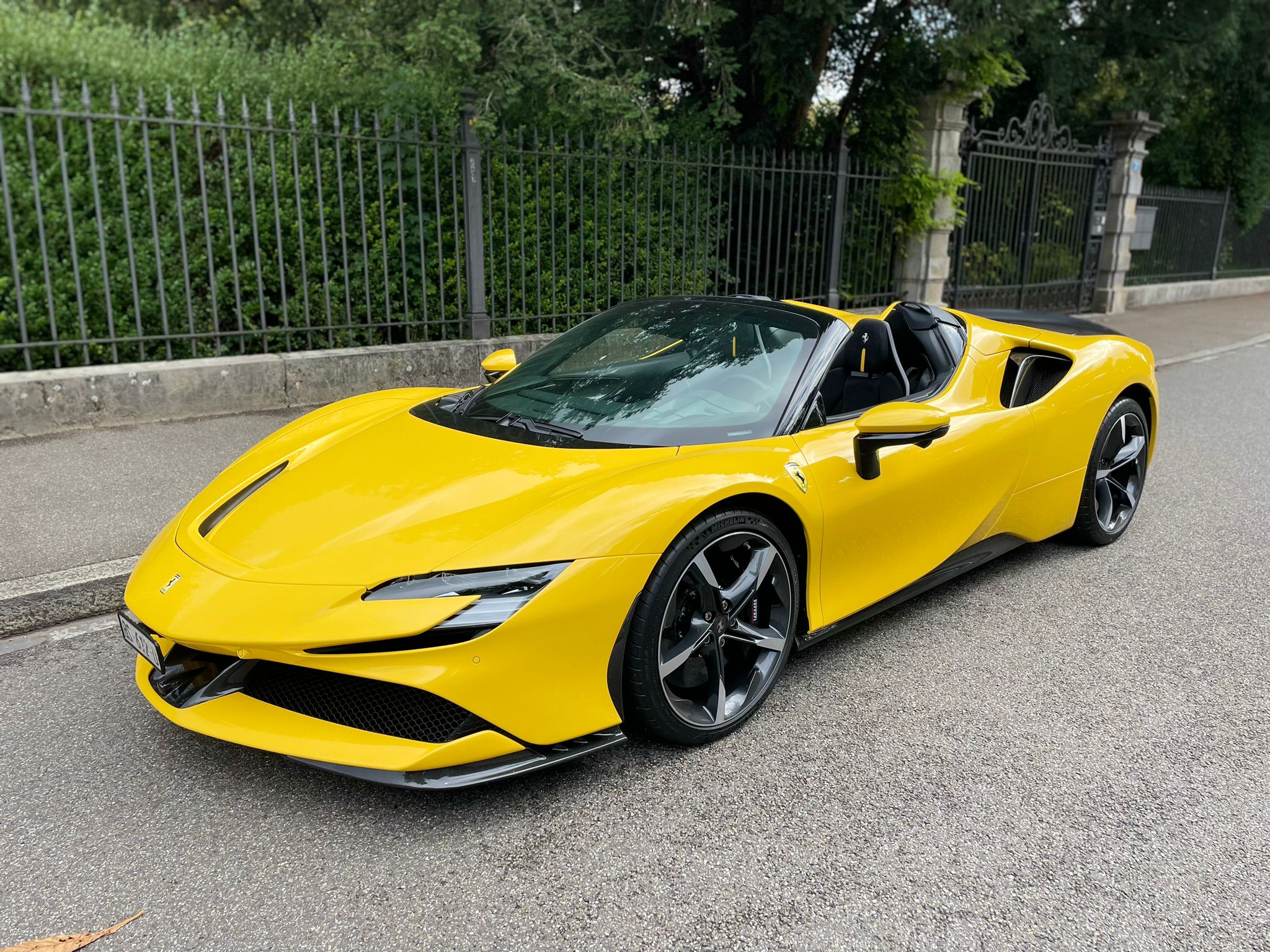 FERRARI SF90 Spider