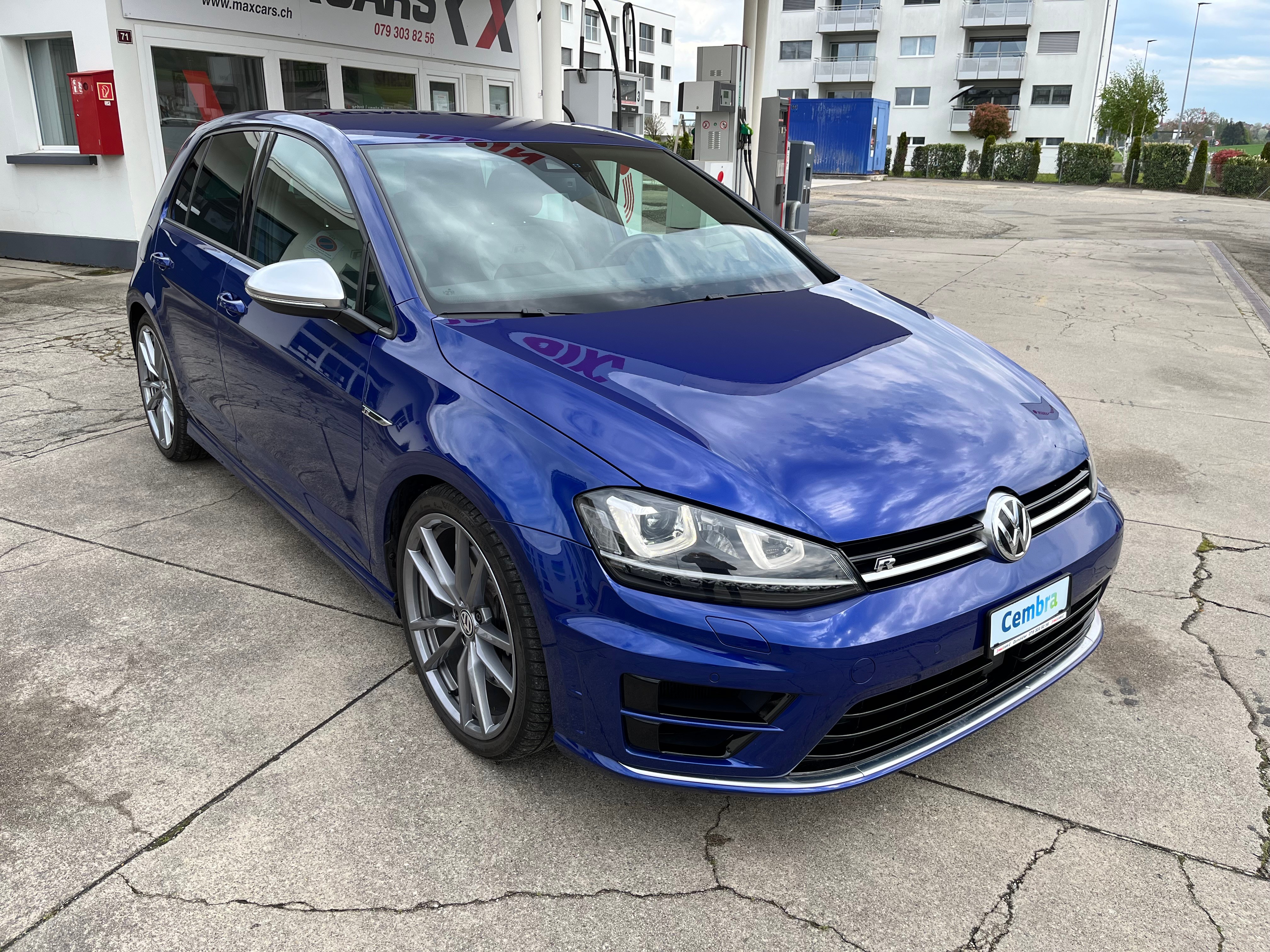 VW Golf 2.0 TSI R 4Motion 301CV de 1ère main avec seulement 85'000Kms! Tous les services à jour chez VW, expertisée du jour. TOP