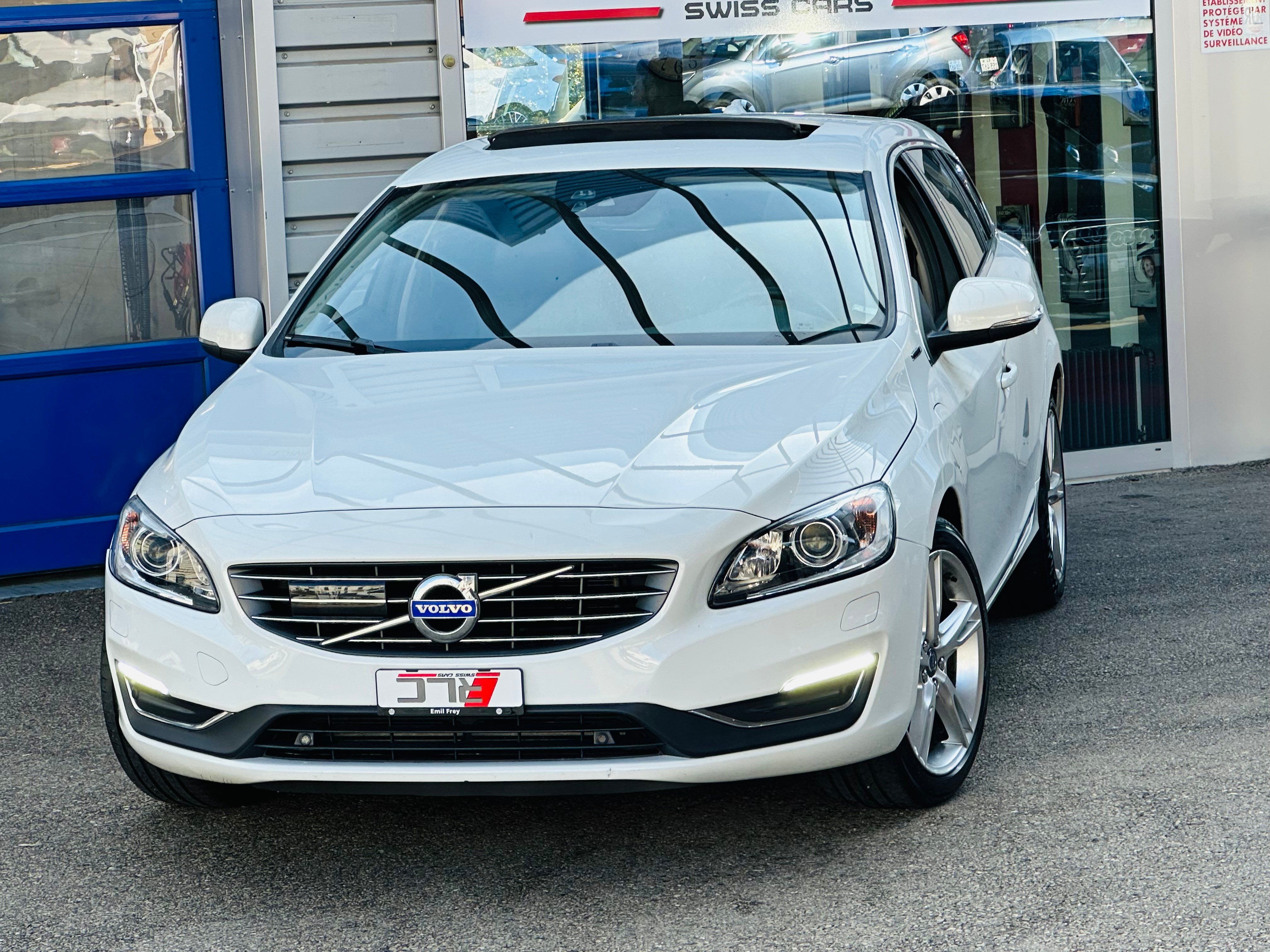 VOLVO V60 D6 AWD Plug-in Hybrid Summum Geartronic