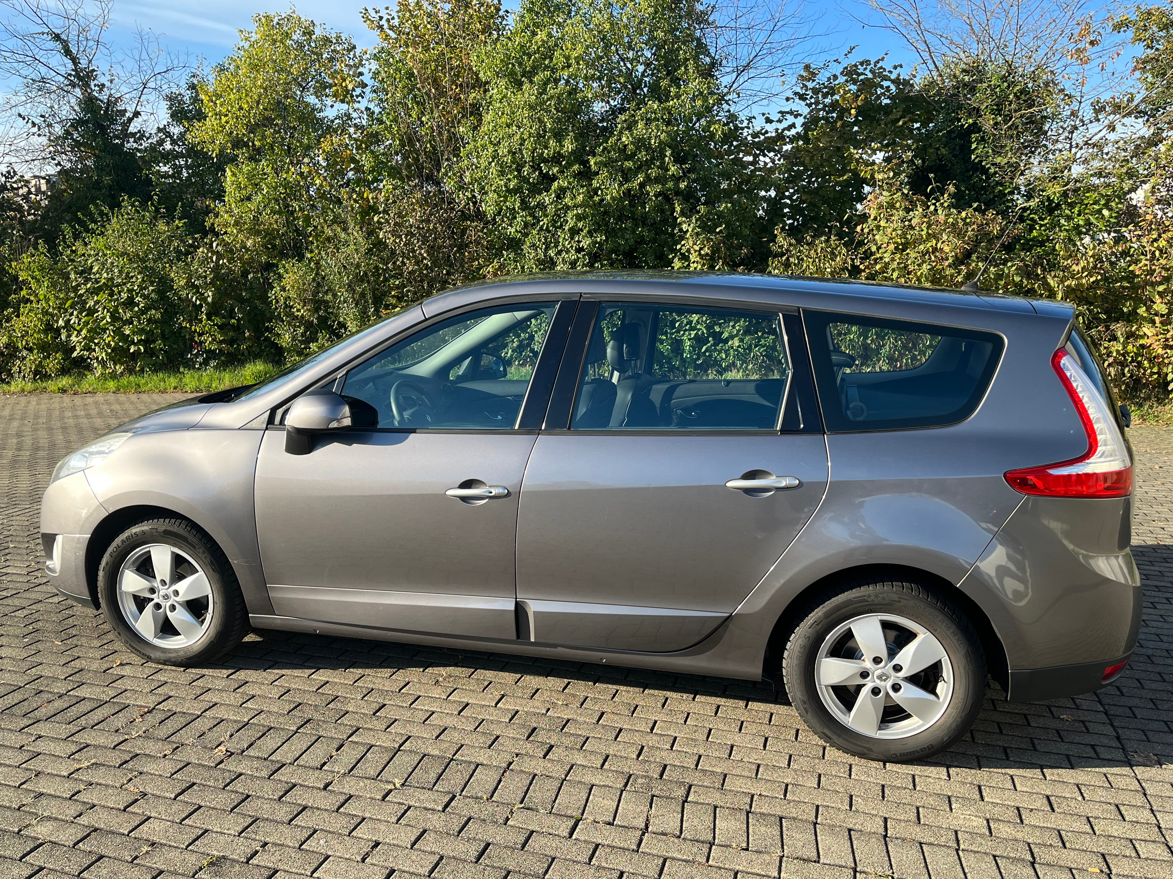 RENAULT Grand Scénic 2.0 16V Dynamique X-Tronic CVT