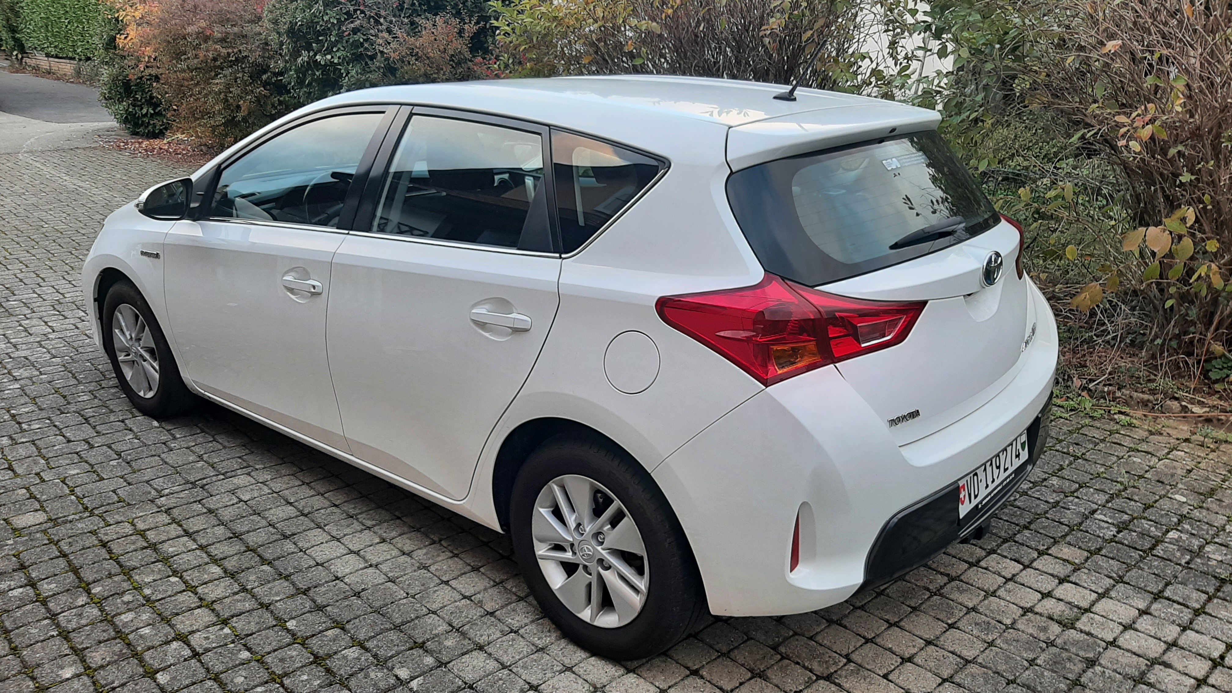 TOYOTA Auris 1.8 16V HSD Linea Luna