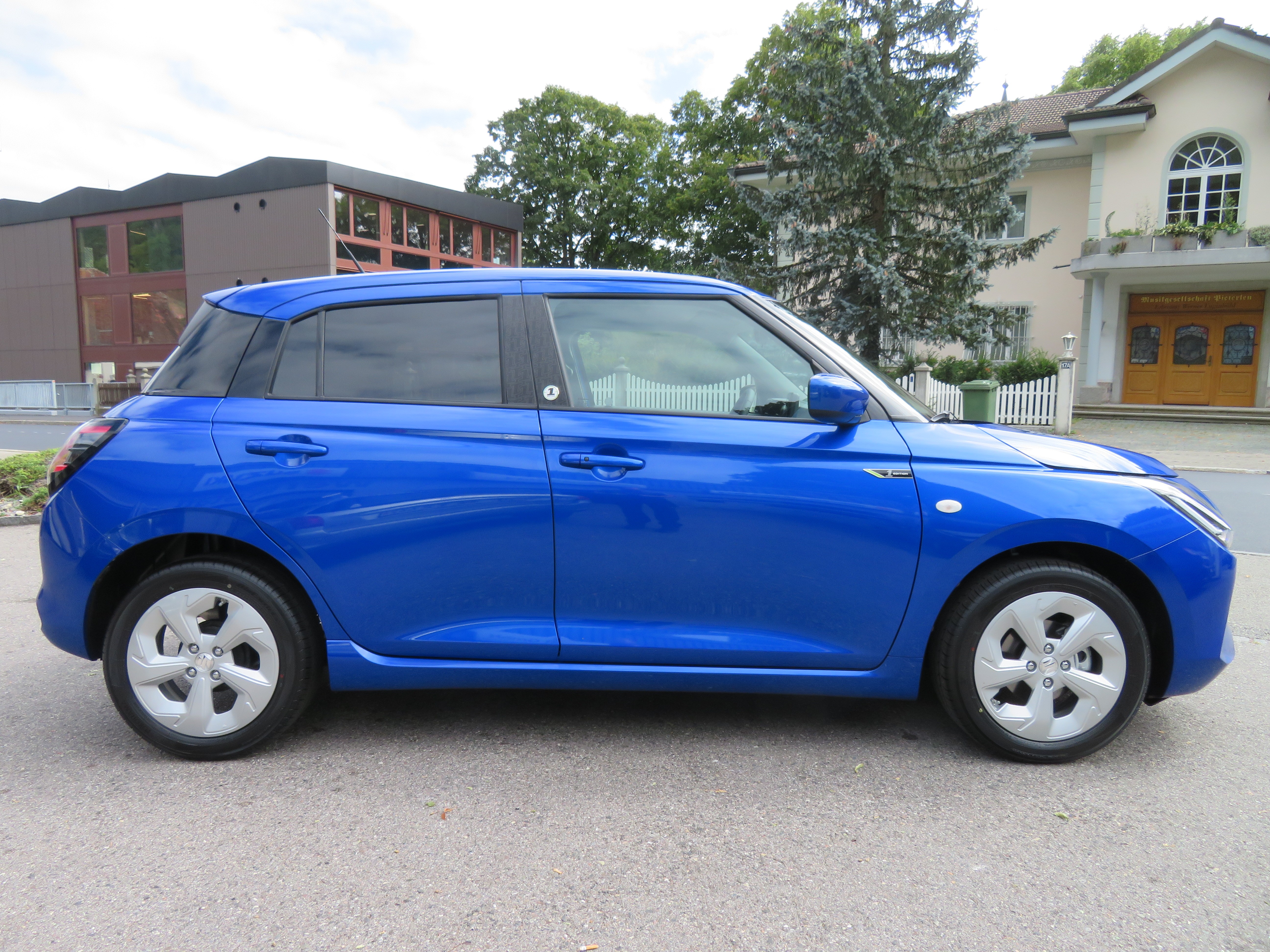 SUZUKI Swift 1.2 1st Edition Hybrid CVT