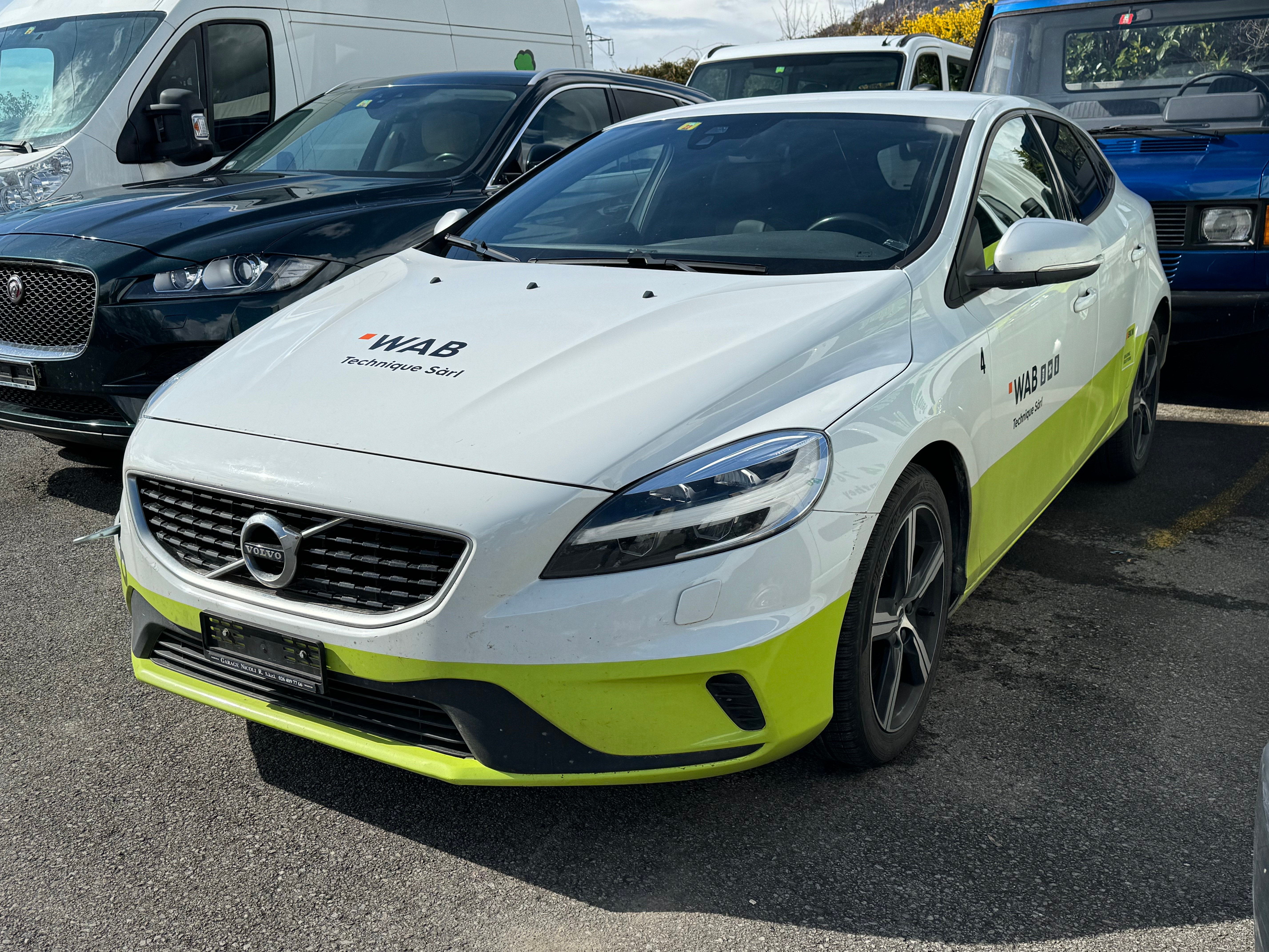 VOLVO V40 D2 Momentum R-Design Geartronic