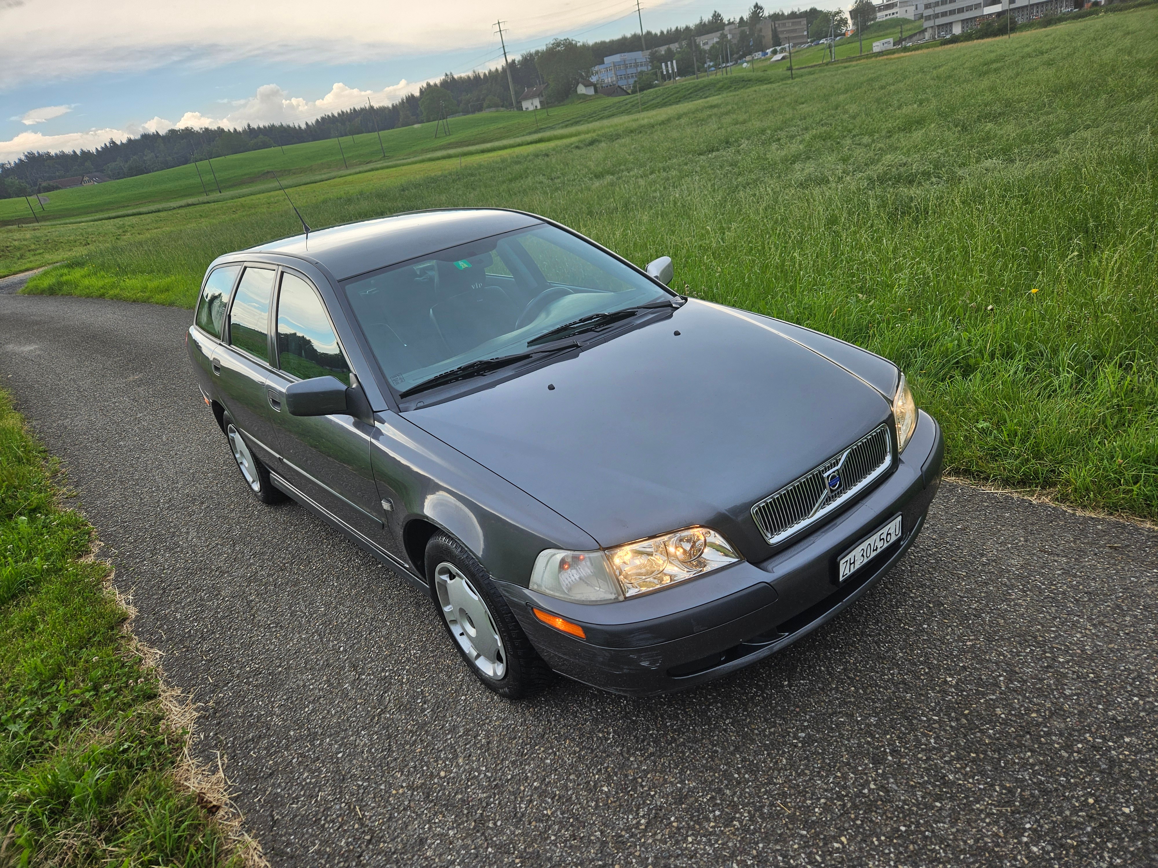 VOLVO V40 2.0T