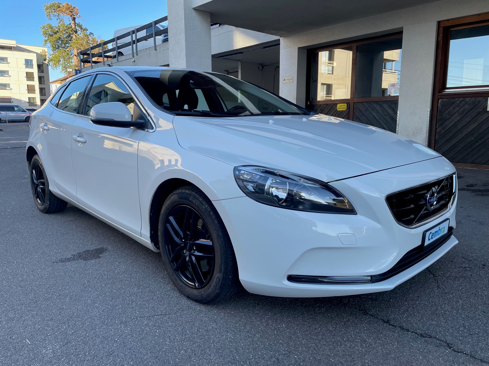 VOLVO V40 D2 Momentum, 120 PS, 6-Gang, *Klima-Aut., Teil-Leder, Sitzh., PDC, Navigation