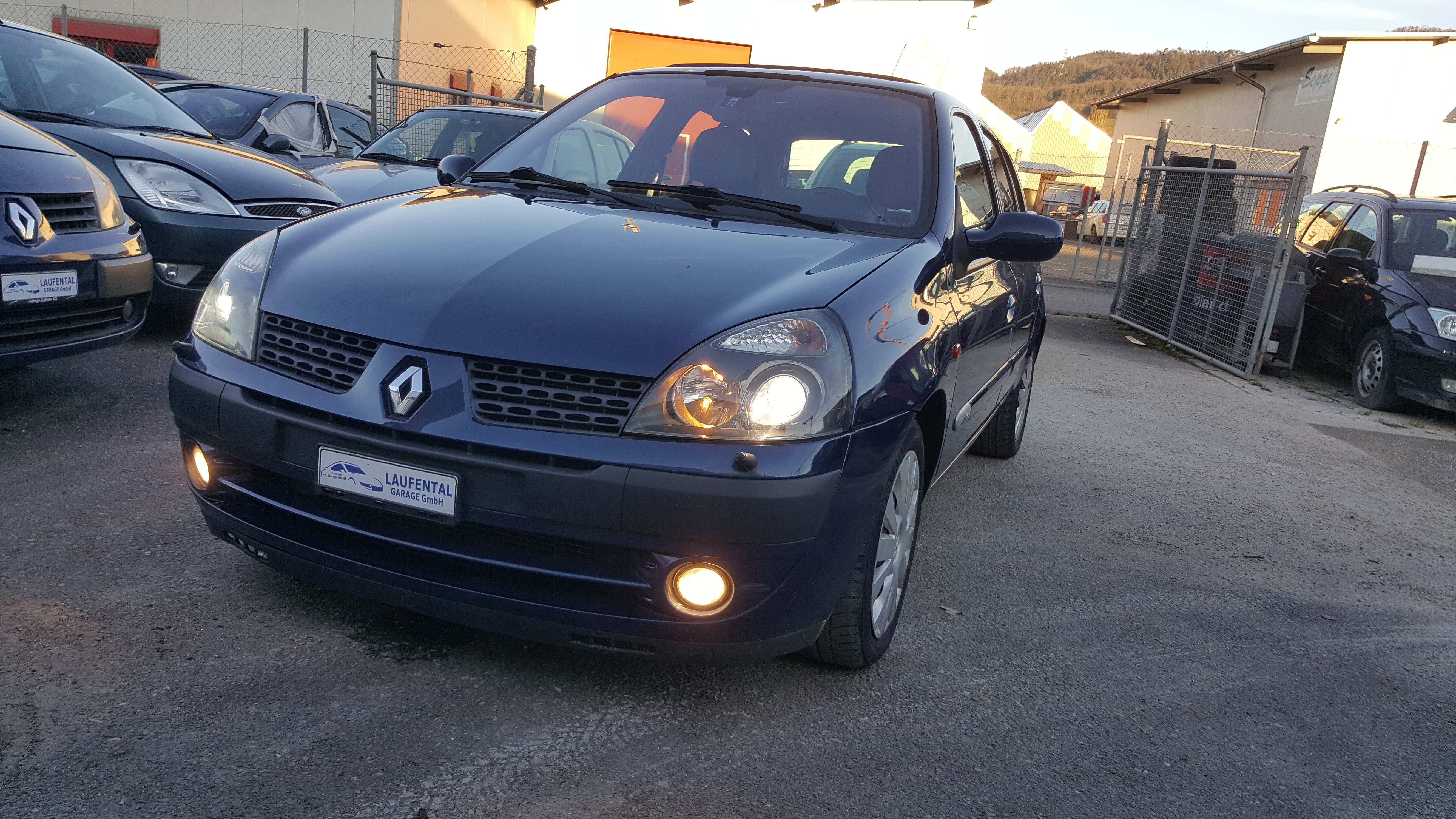 RENAULT Clio 1.6 16V Privilège