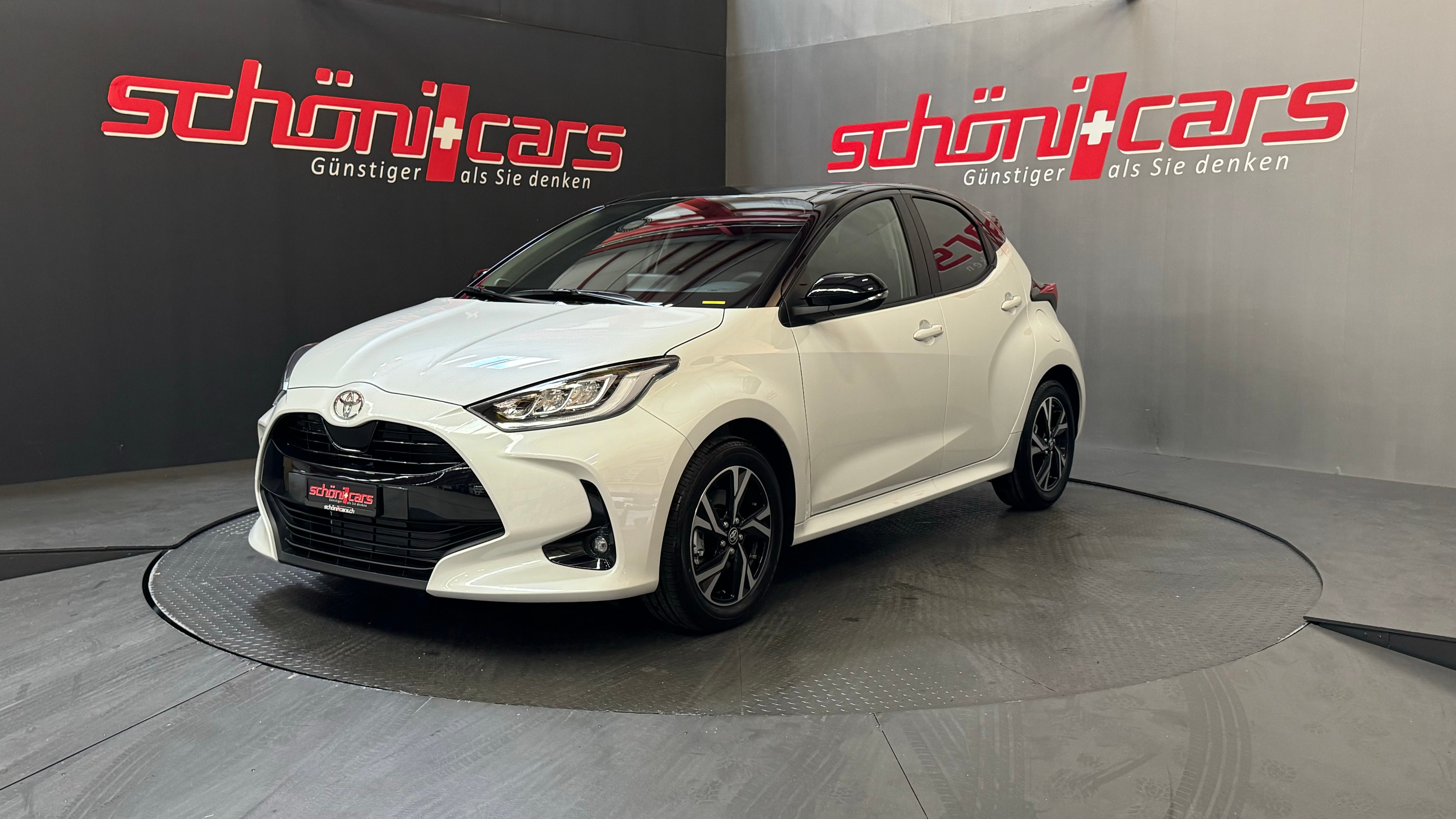 TOYOTA Yaris 1.5 Trend e-CVT Black & White Edition