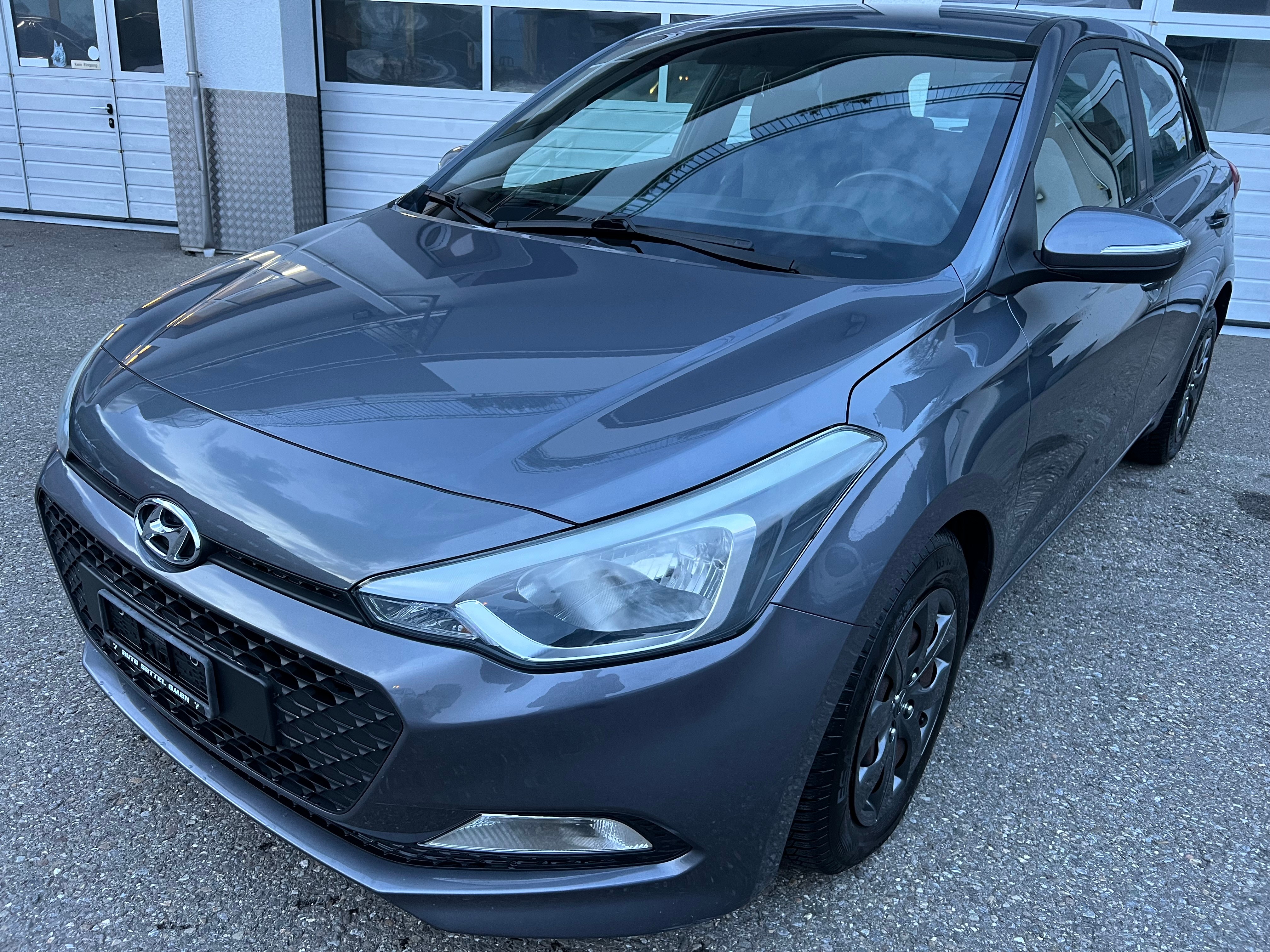 HYUNDAI i20 1.2 Amplia