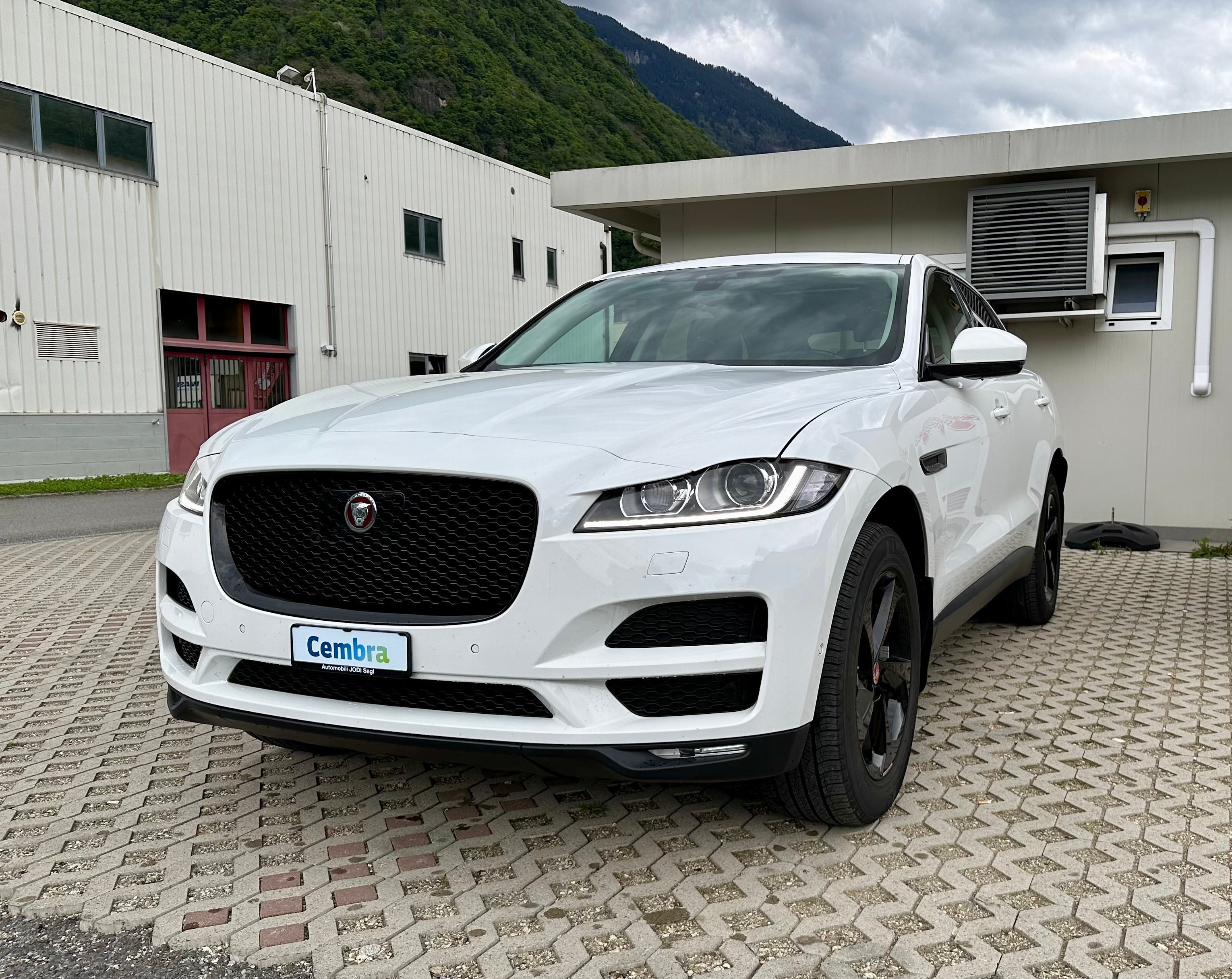 JAGUAR F-Pace 2.0d Prestige AWD Automatik