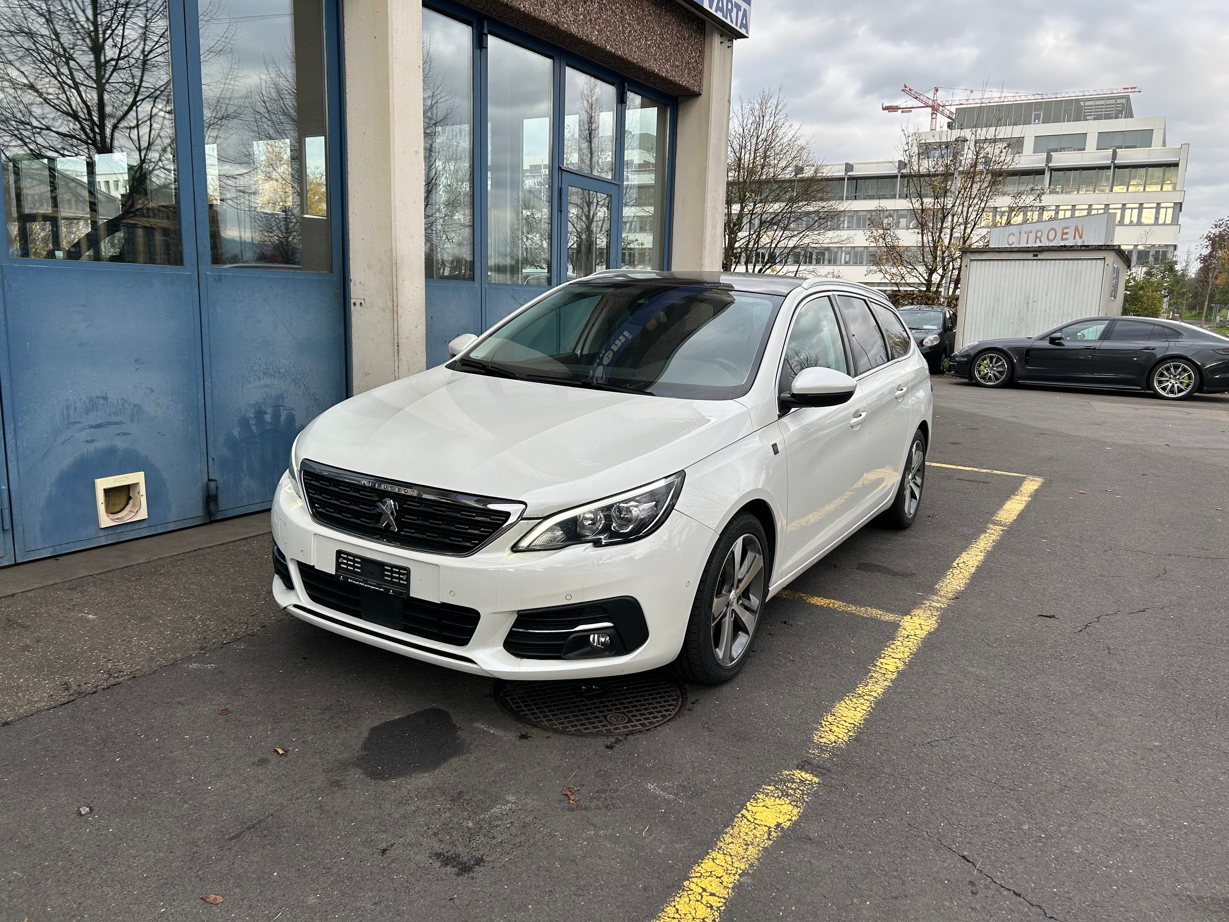 PEUGEOT 308 SW 1.2 Pure Tech Business LineEAT8